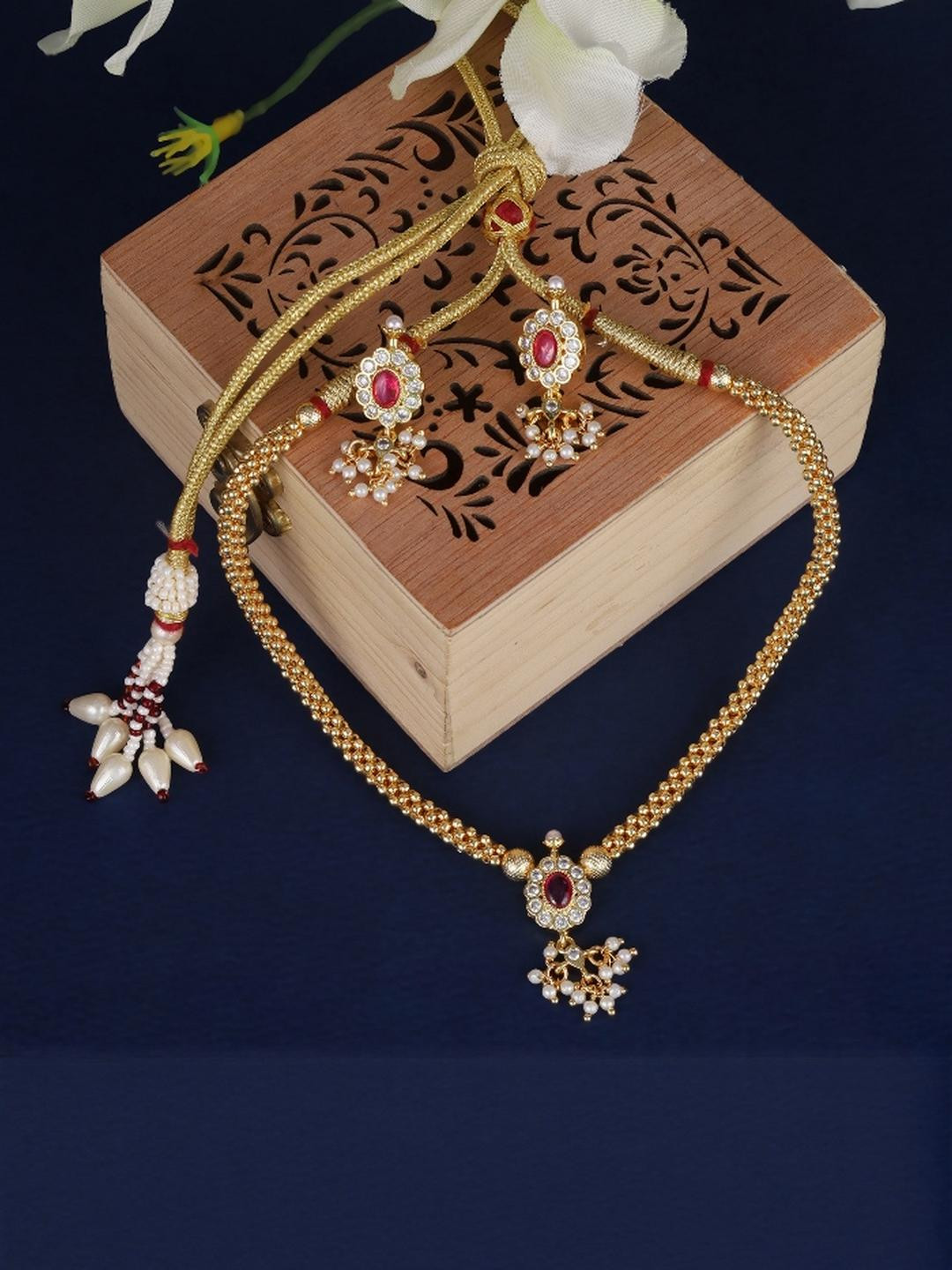 SALONI FASHION JEWELLER Gold-Plated Artificial Stones & Beads Jewellery Set