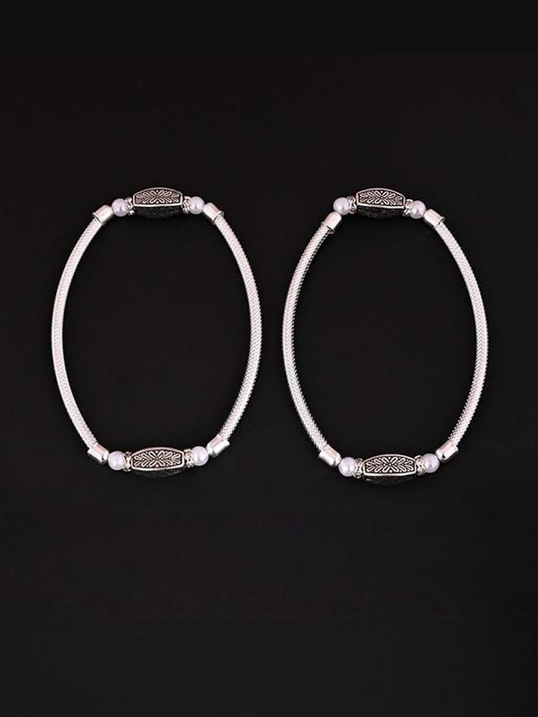 Lovemi Movements Women Silver-Toned Oxidized Floral Anklets with Pearl Beads