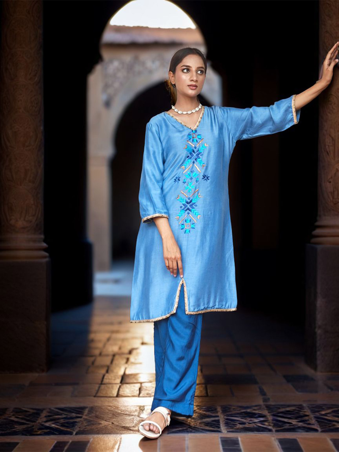 Phulkari Forever Embroidered V-Neck Silk Phulkari Handloom Kurta