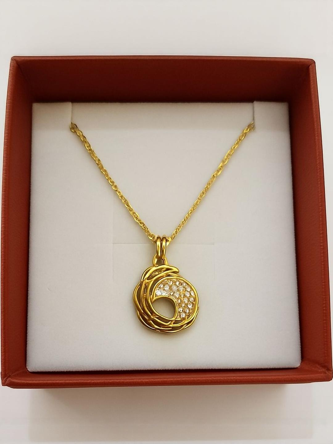 Balaji Gold Women Gold-Plated Geometric Pendant with Chain