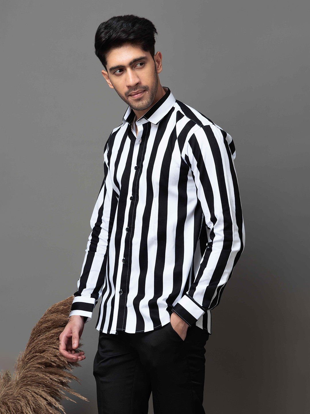 Foomer Vertical Striped Spread Collar Standard Cotton Casual Shirt