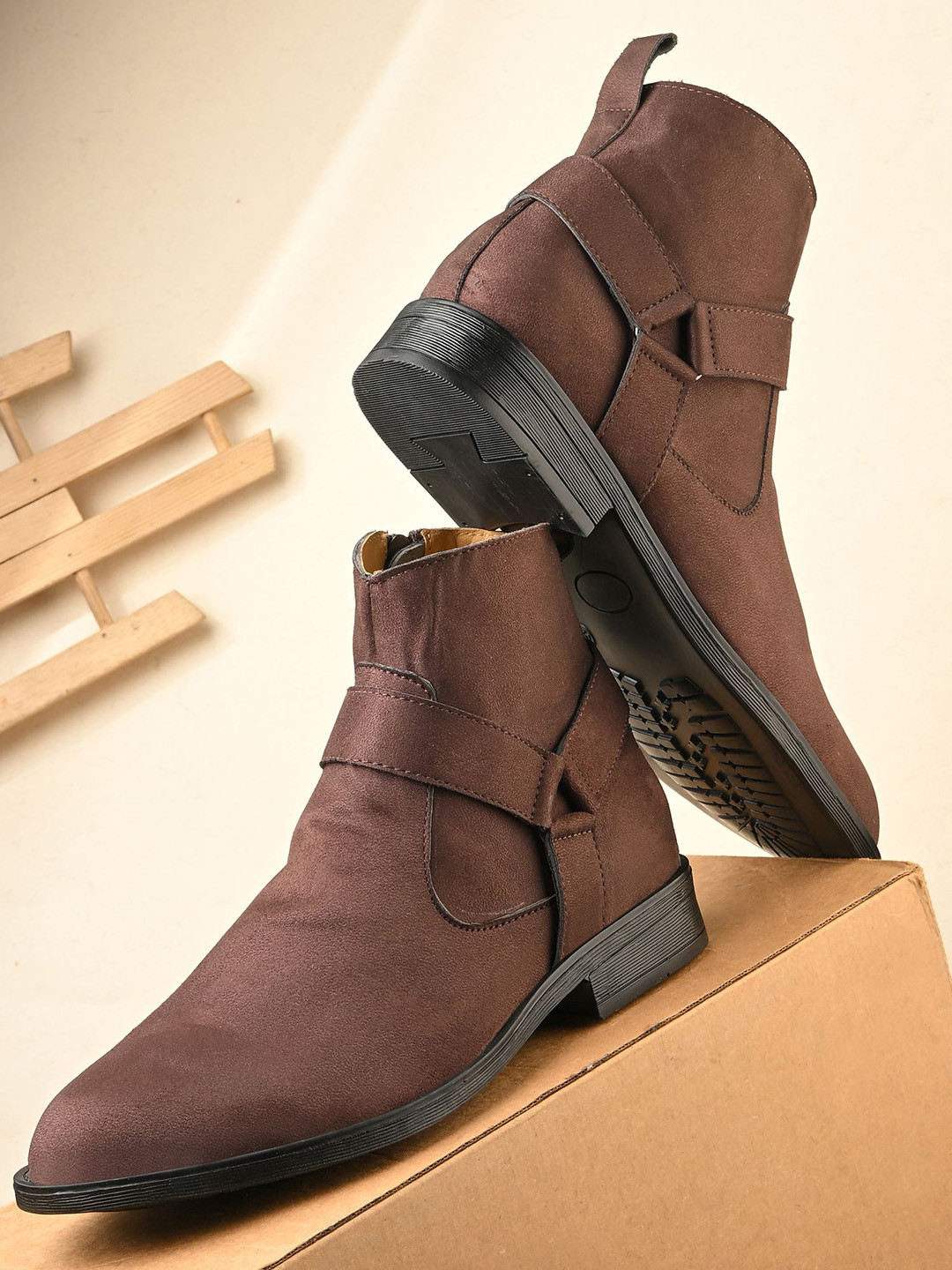 Vellinto Men Round Toe Block Chelsea Boots