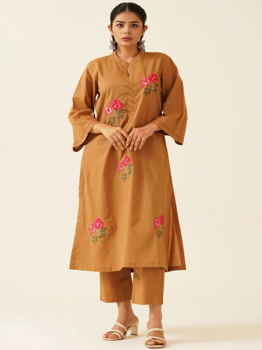 DZINEOAK Women Floral Embroidered Cotton Kurta with Trousers