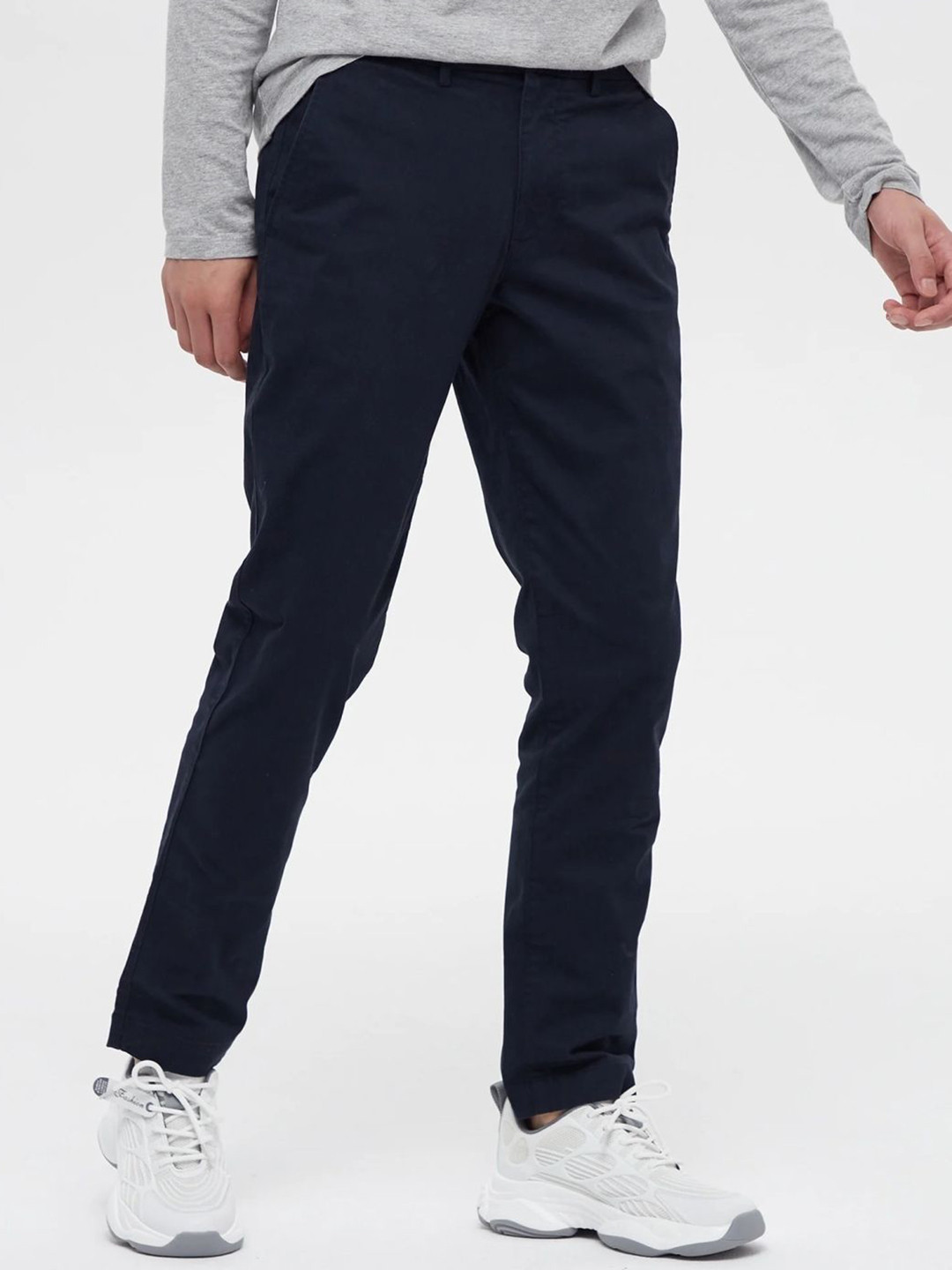 GAP Men Slim Fit Mid-Rise Solid Chinos Trousers