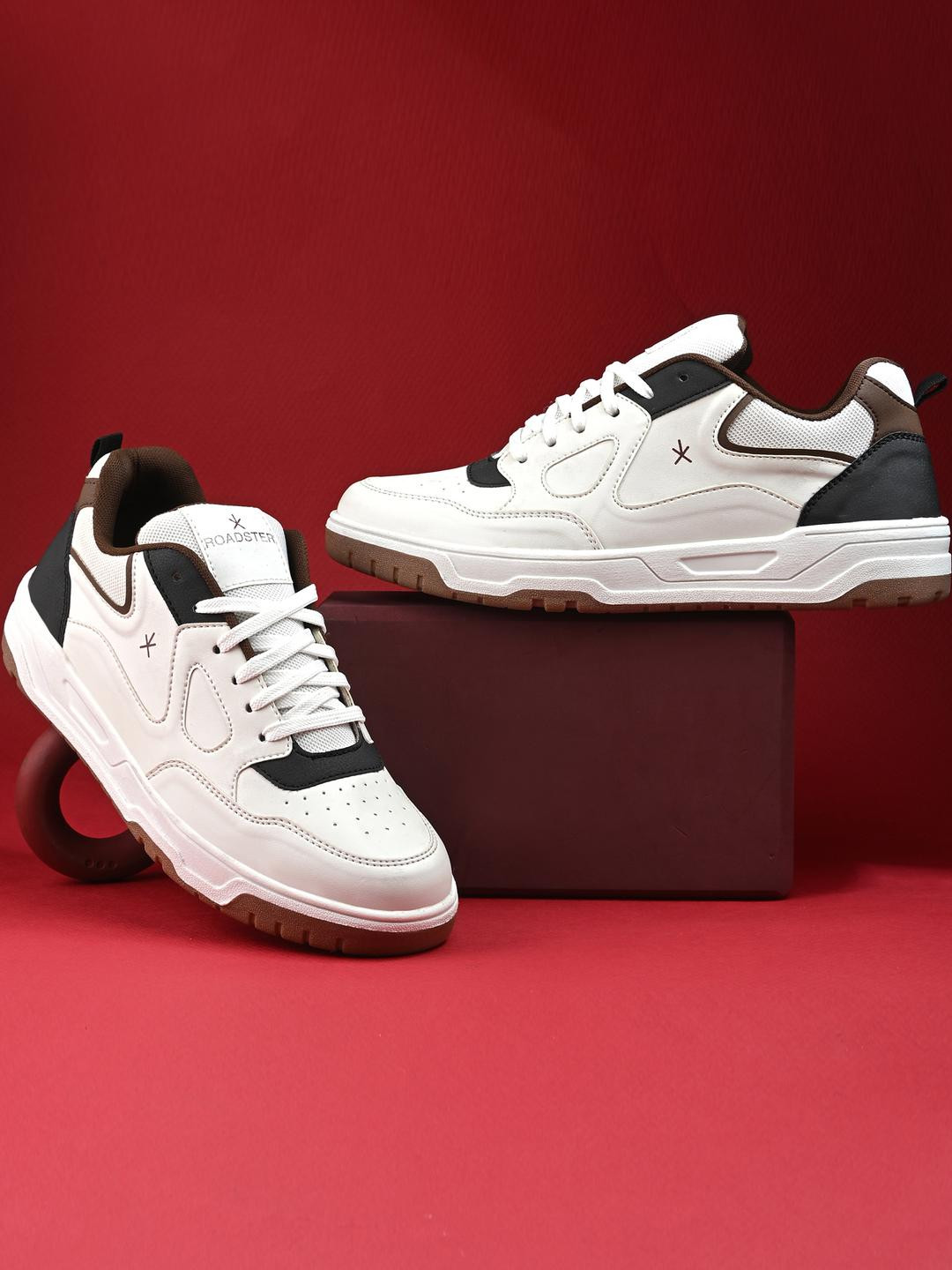 Roadster Men Everyday Comfort Lace Ups Sneakers