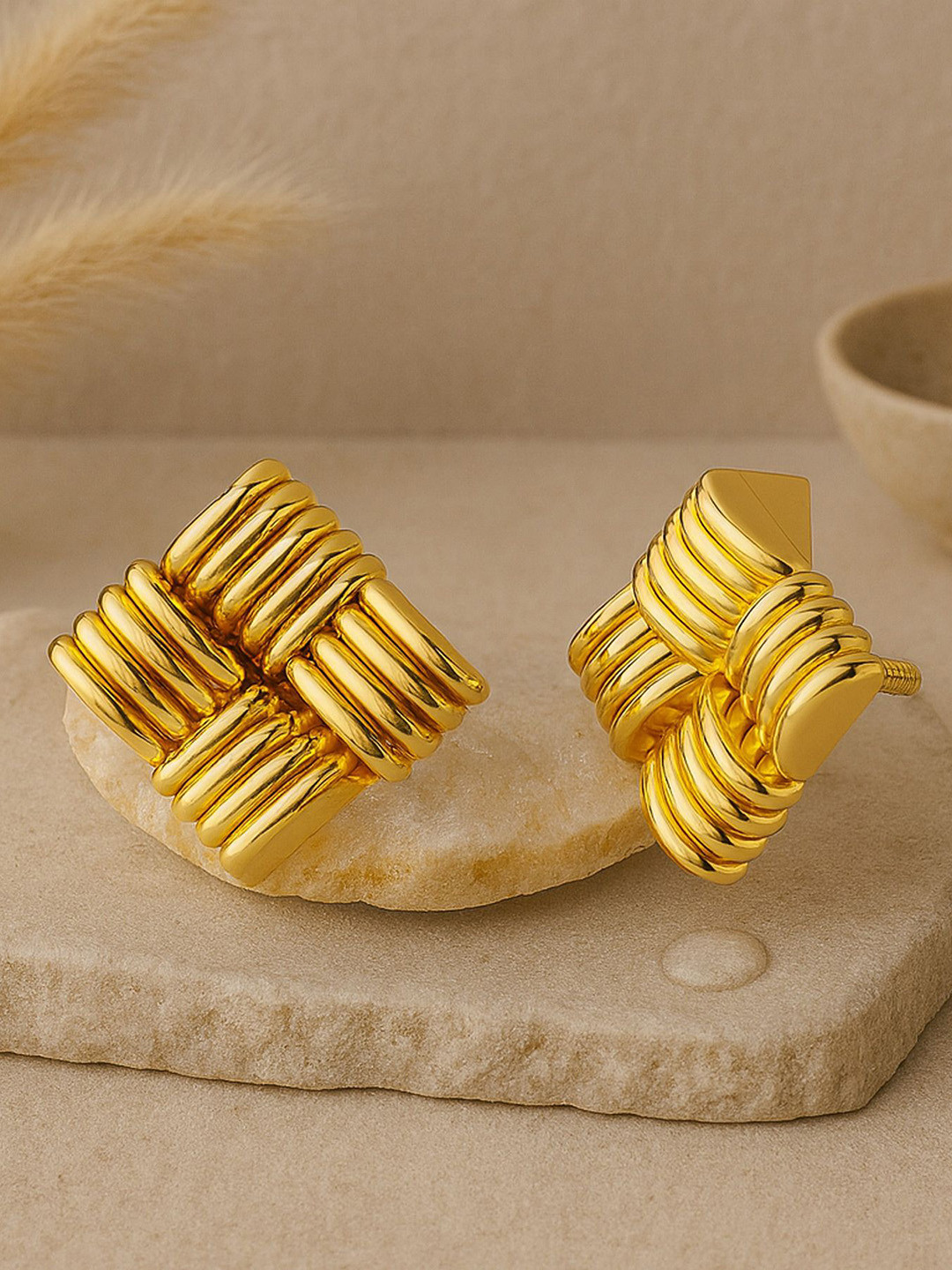 KISNA DIAMOND AND GOLD JEWELLERY 18Kt Linear Square Earrings Gold - 3.1g