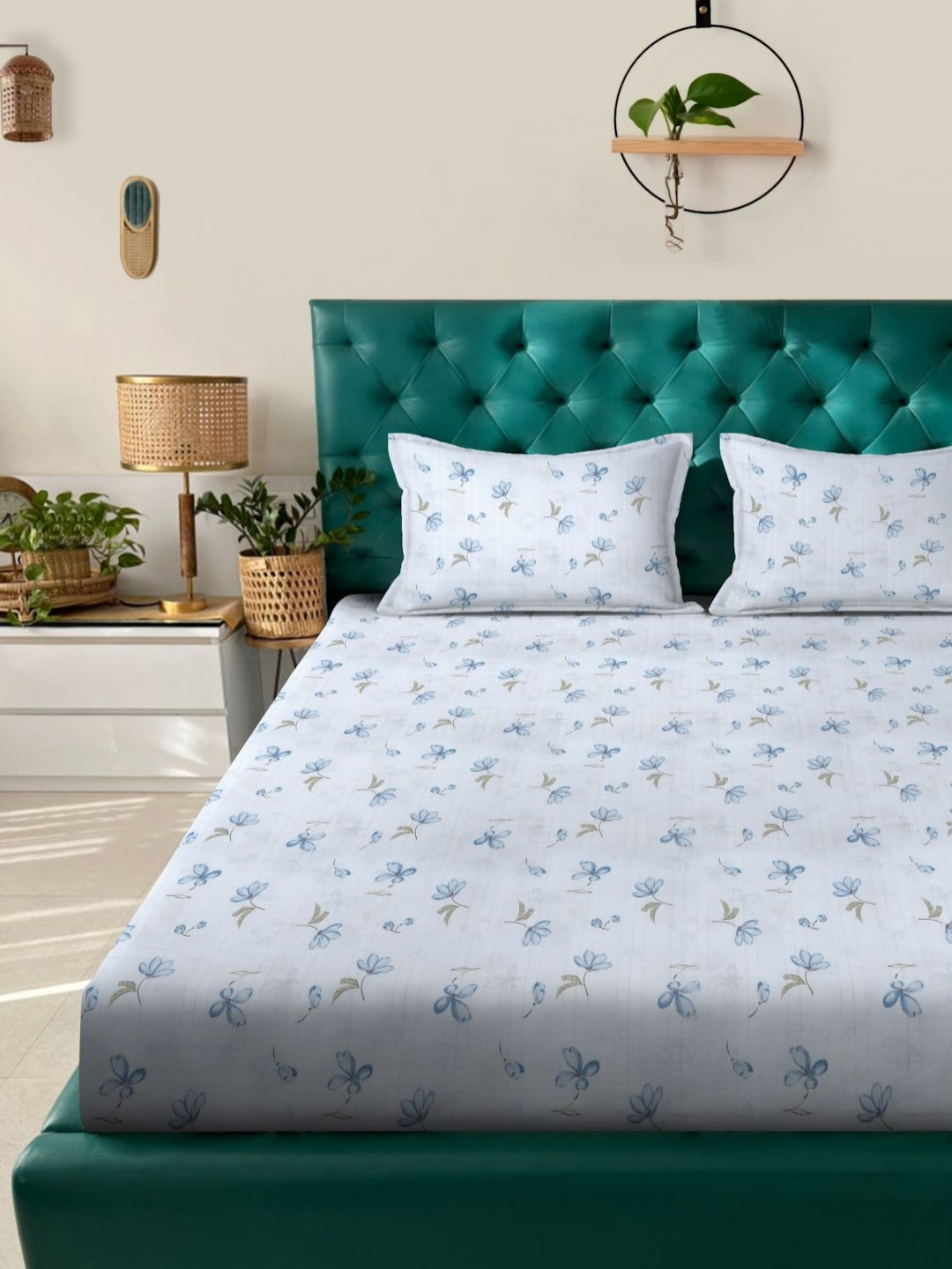 Ackross White And Blue Floral Printed 104 TC Queen Bedsheet Set- 2.25 m x 2.54 m