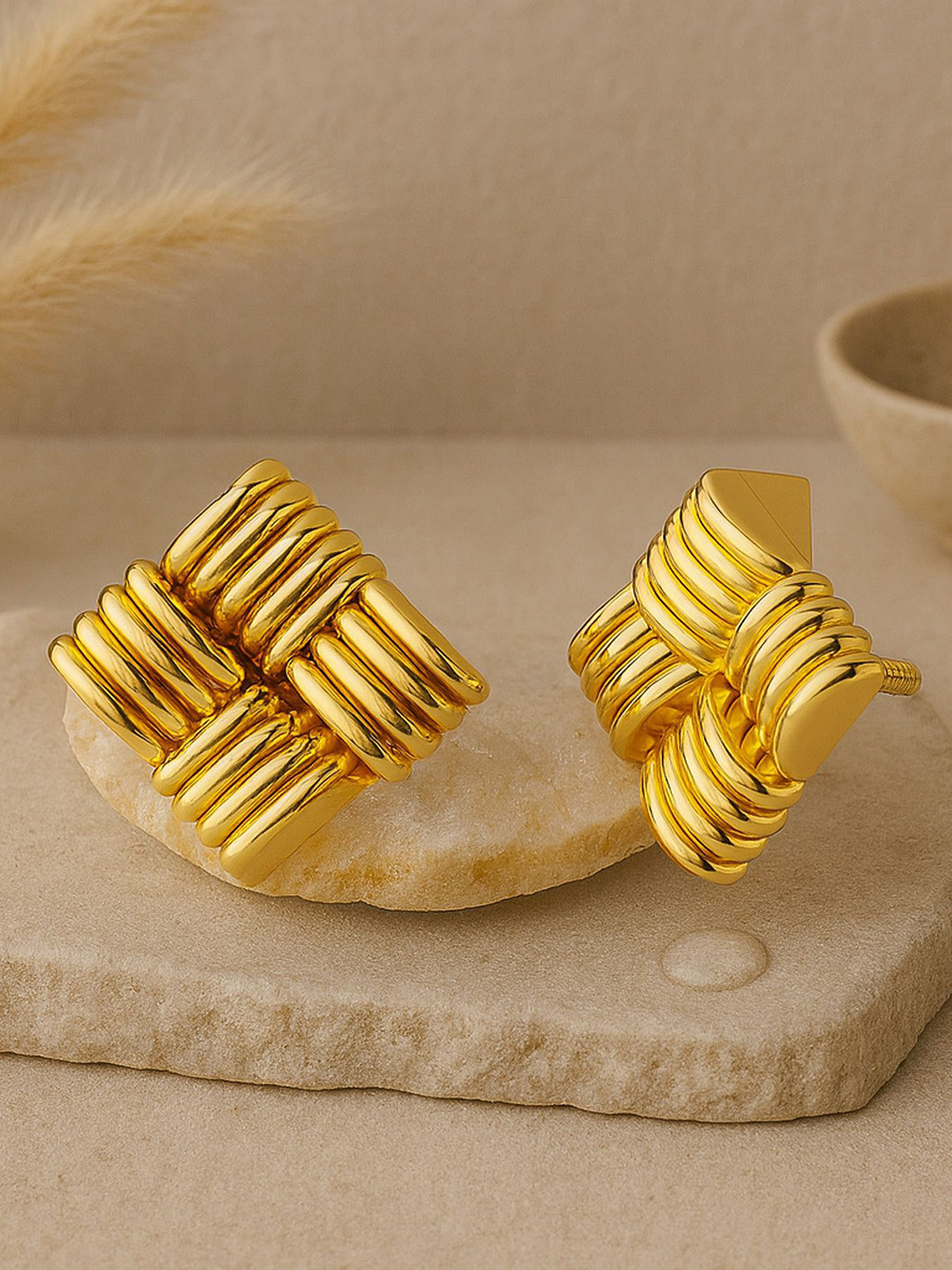 KISNA DIAMOND AND GOLD JEWELLERY Women Floressa 14KT Gold Earring -2.44 g