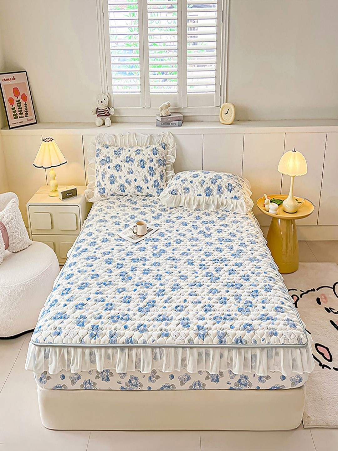 JC HOME White & Blue Floral 150 TC Queen Bedsheet with 2 Pillow Covers 1.50 x 2.00m