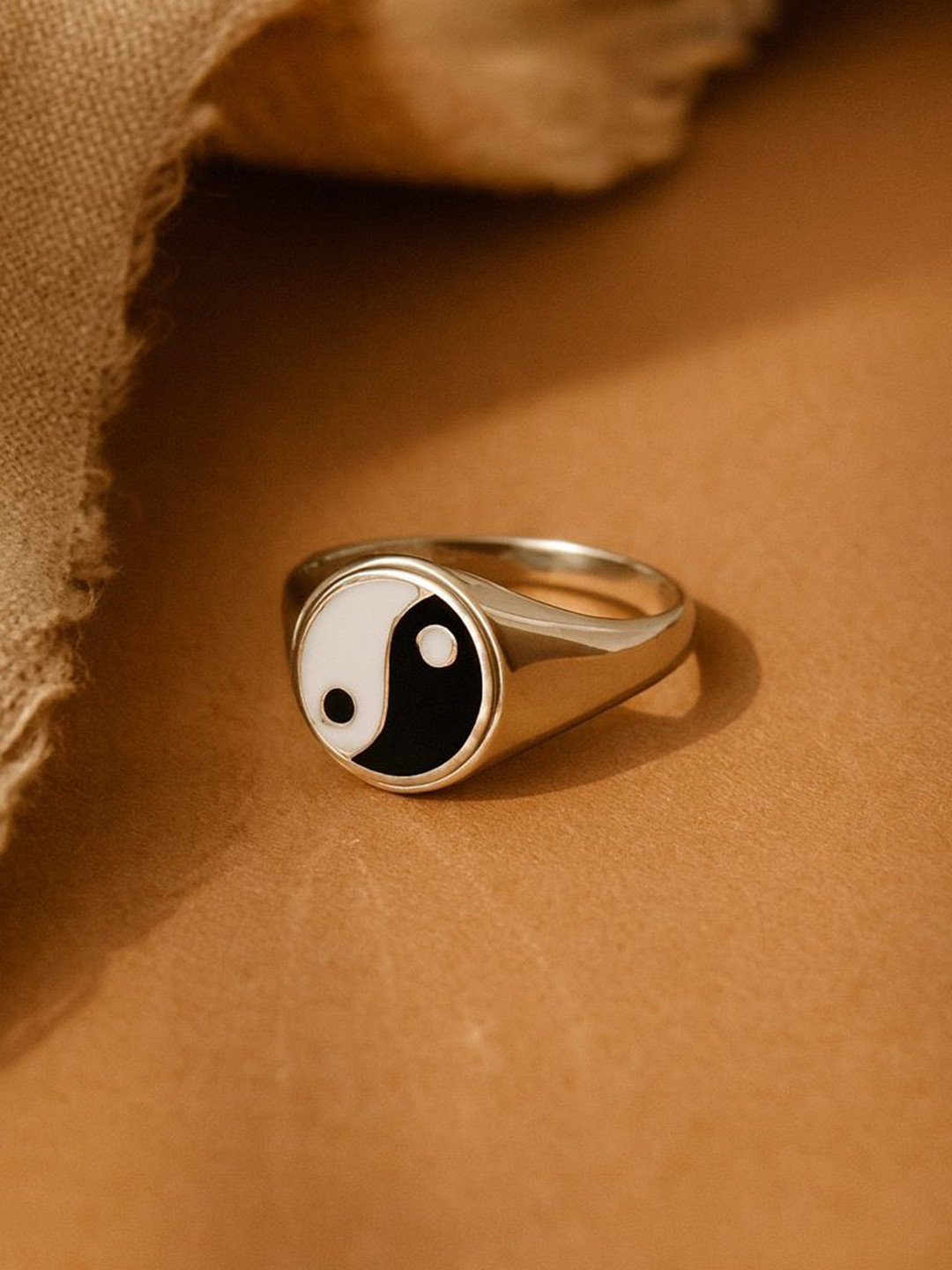 Anushka Jain Jewellery 925 Sterling Silver Rhodium-Plated Yin Yang Finger Ring