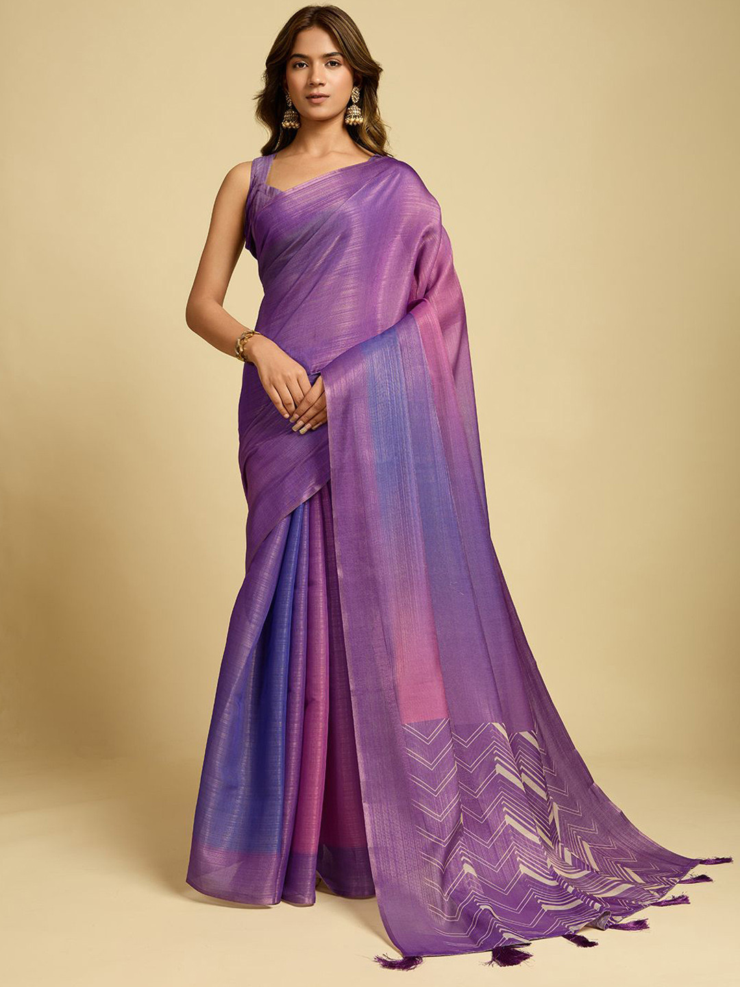 VASTRAKALA Solid Cotton Saree