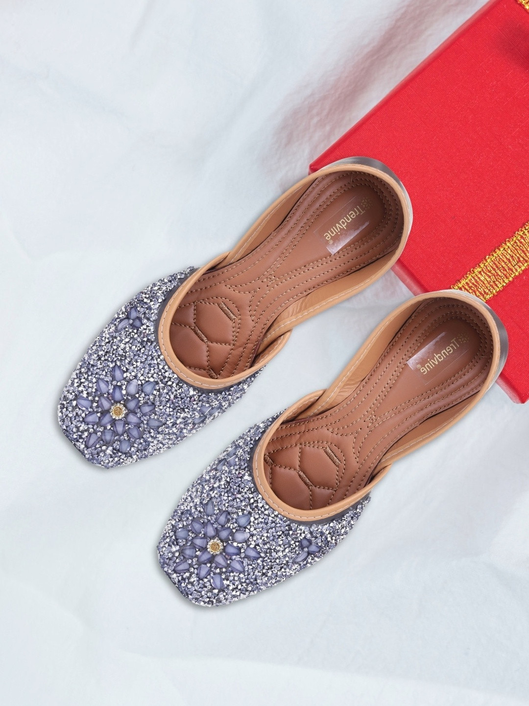 TRENDVINE Women Crystals Studded Embellished Mojaris Flats