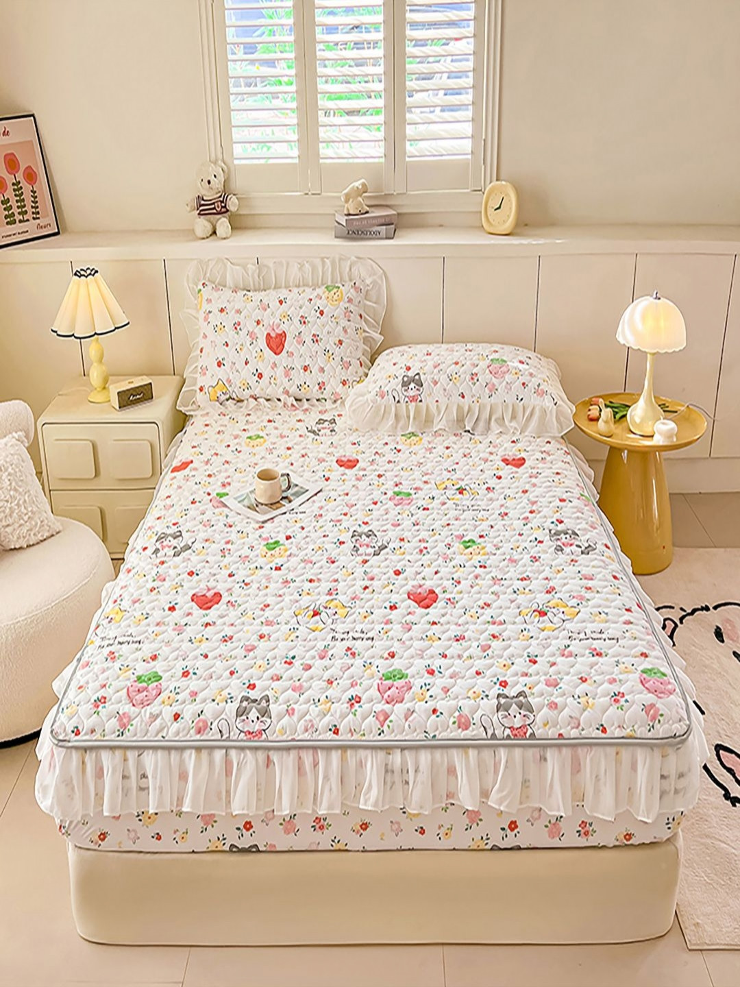 JC HOME White & Red Printed 150 TC Fitted Double Queen Bedsheet Set-1.50 m x 2 m