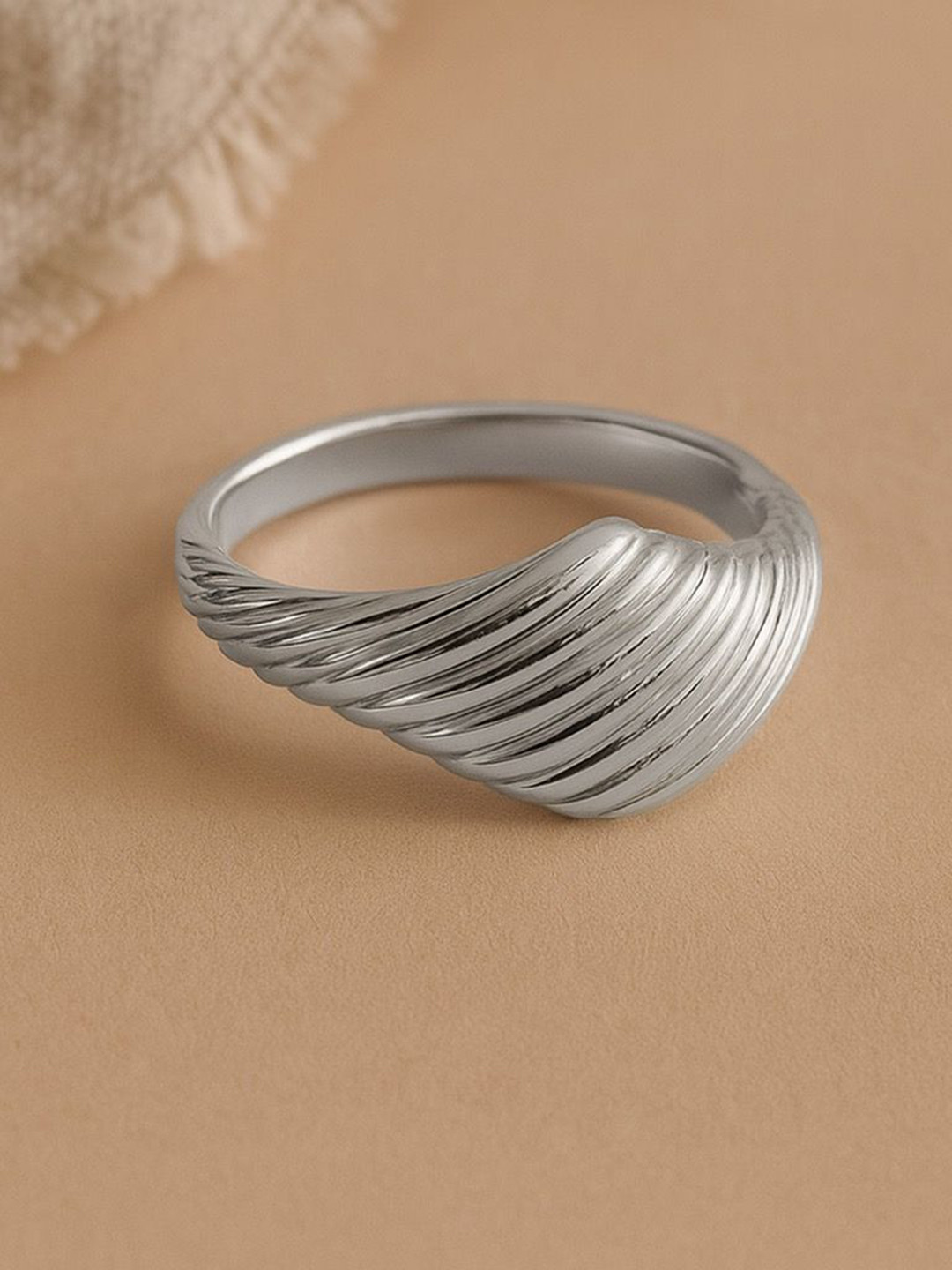Anushka Jain Jewellery 925 Sterling Silver Rhodium-Plated Ripple Signet Finger Ring