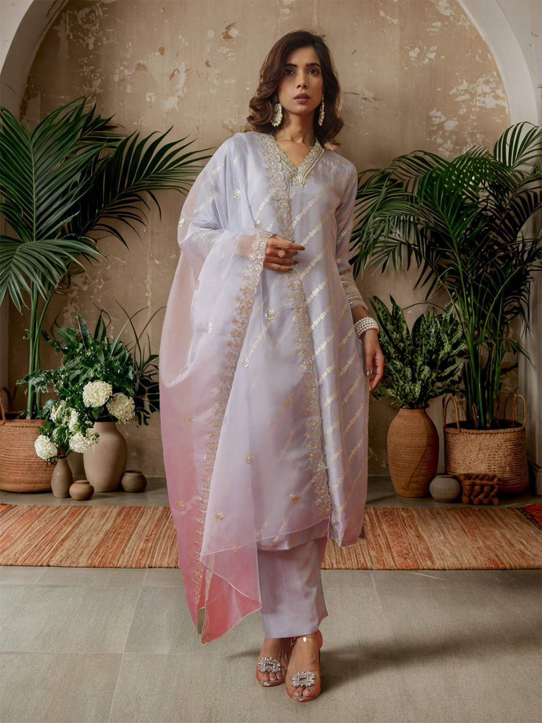 House of Pataudi Leheriya Woven Design V Neck Kurta With Trousers & Dupatta