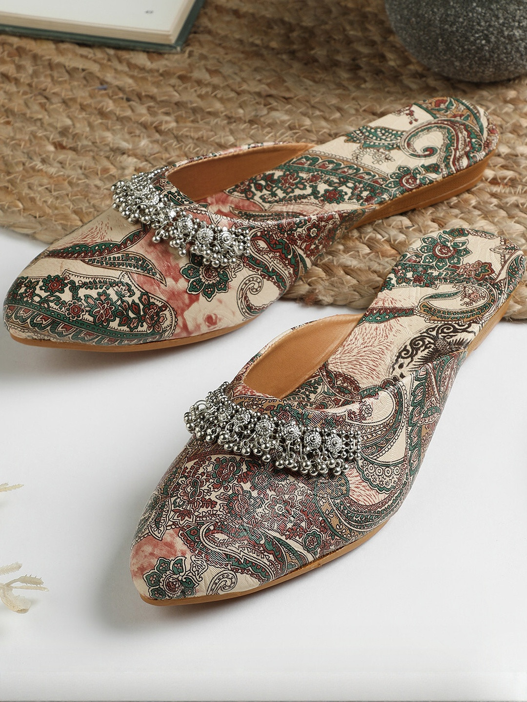 TRENDVINE Women Printed And Embellished Party Mojaris Flats