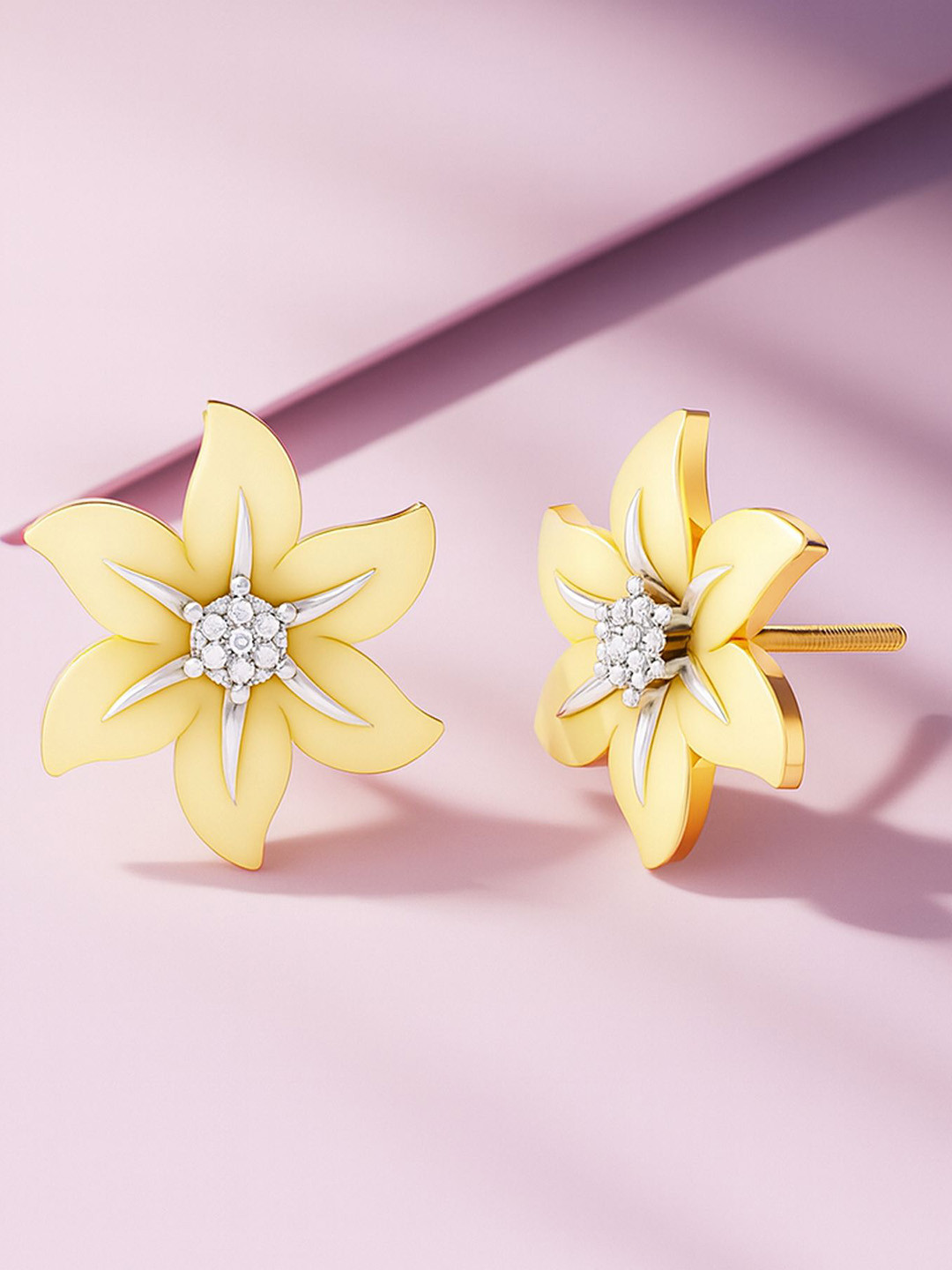 KISNA DIAMOND AND GOLD JEWELLERY Women Glorious Floret 18KT Gold Earring -3.35 g