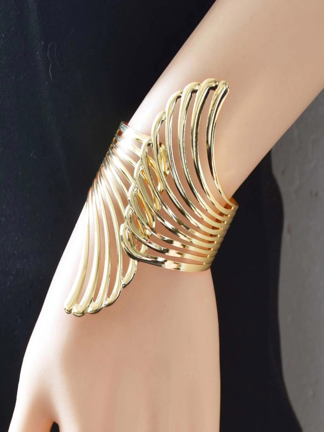 ROYAL NEEDS Party Slip-On Cuff Bracelet