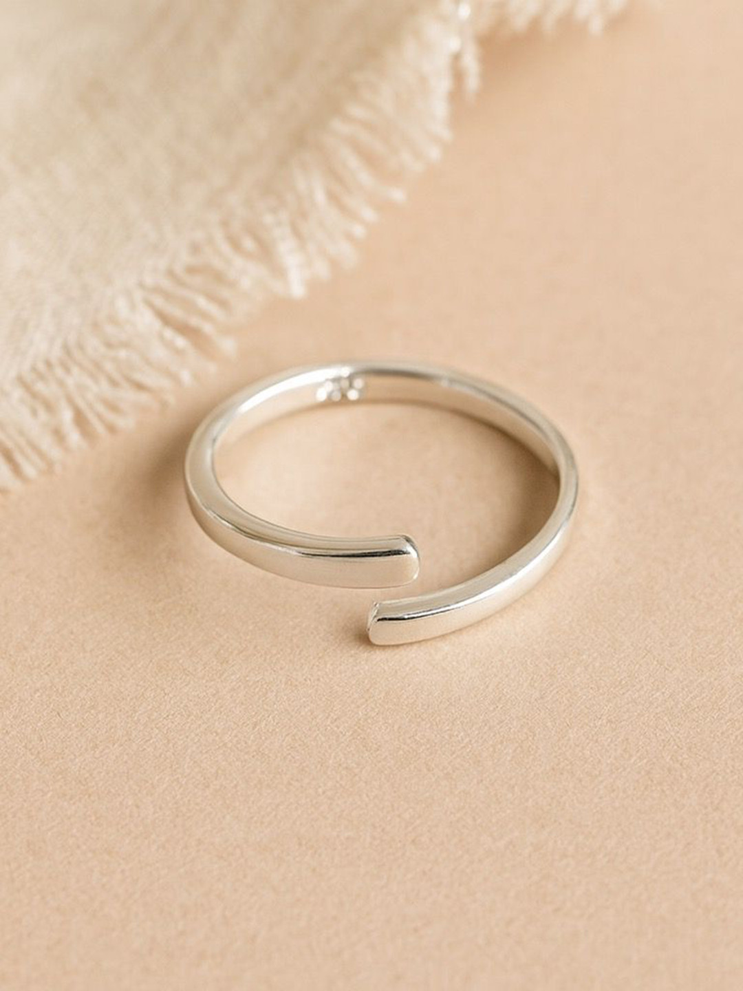 Anushka Jain Jewellery 925 Sterling Silver Rhodium-Plated Bind Finger Ring