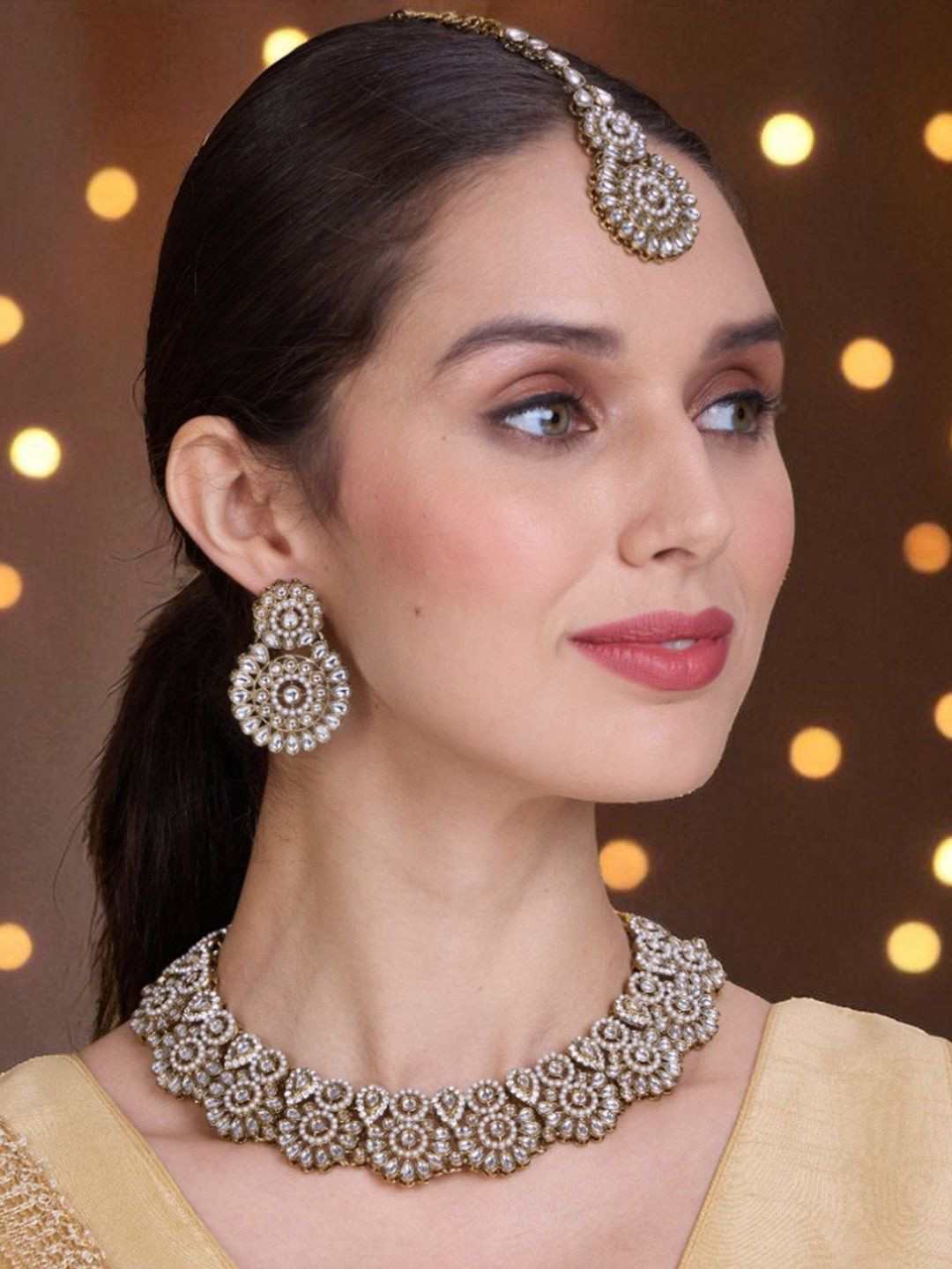 OOMPH Women Kundan Studded Jadau Jewellery Set