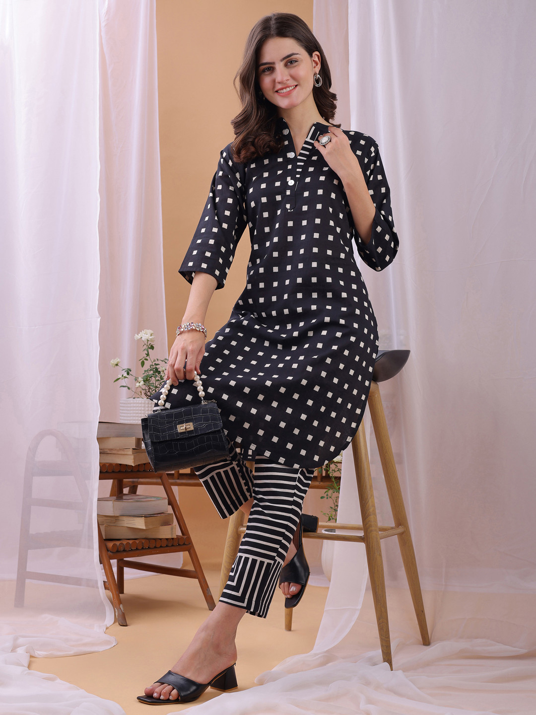 Saanjh Gemoetric Printed Pure Cotton V-Neck Top With Trousers Co-Ords