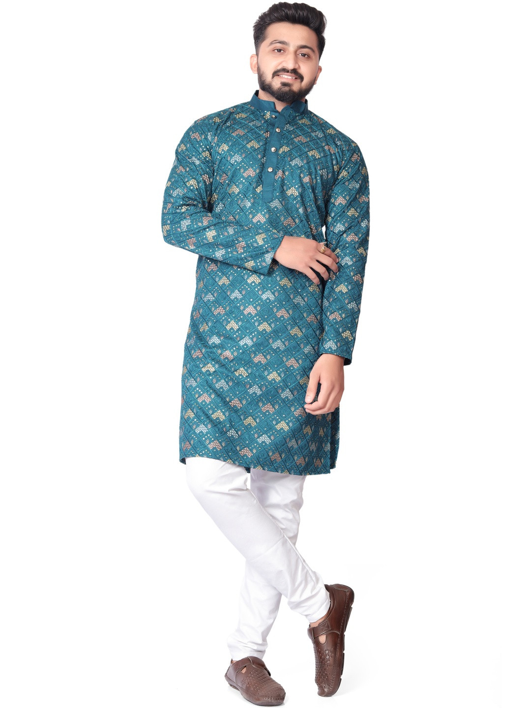 AARUKART Men Blue Embroidered Kurta