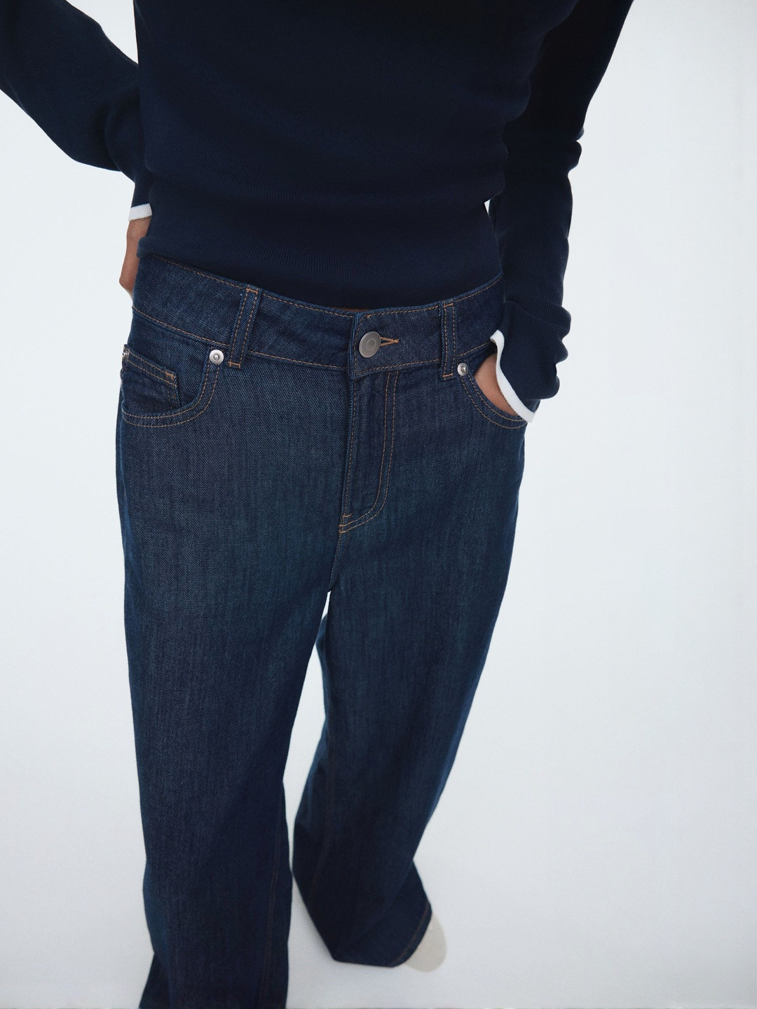 H&M Women Regular Fit Mid-Rise Light Fade Jeans