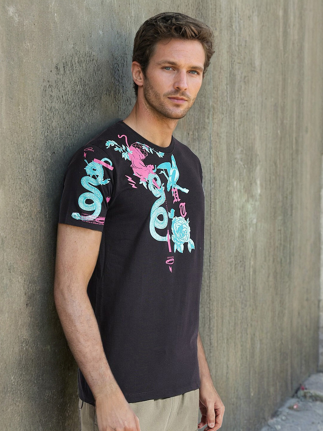The Indian Garage Co Black Graphic Printed Round Neck Casual T-shirt