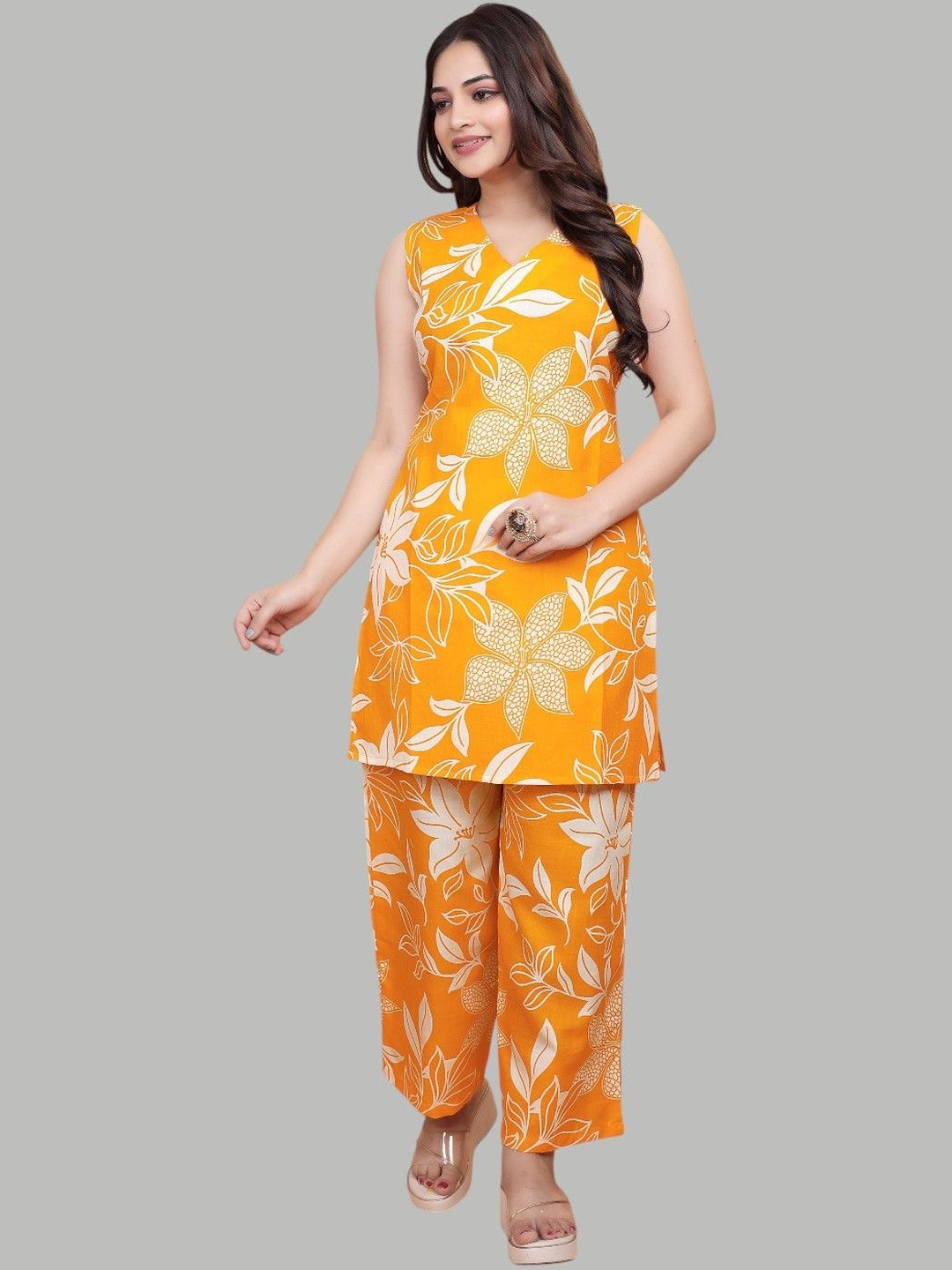 BEEGET FASHION Women Floral Printed Regular Kurta with Palazzos