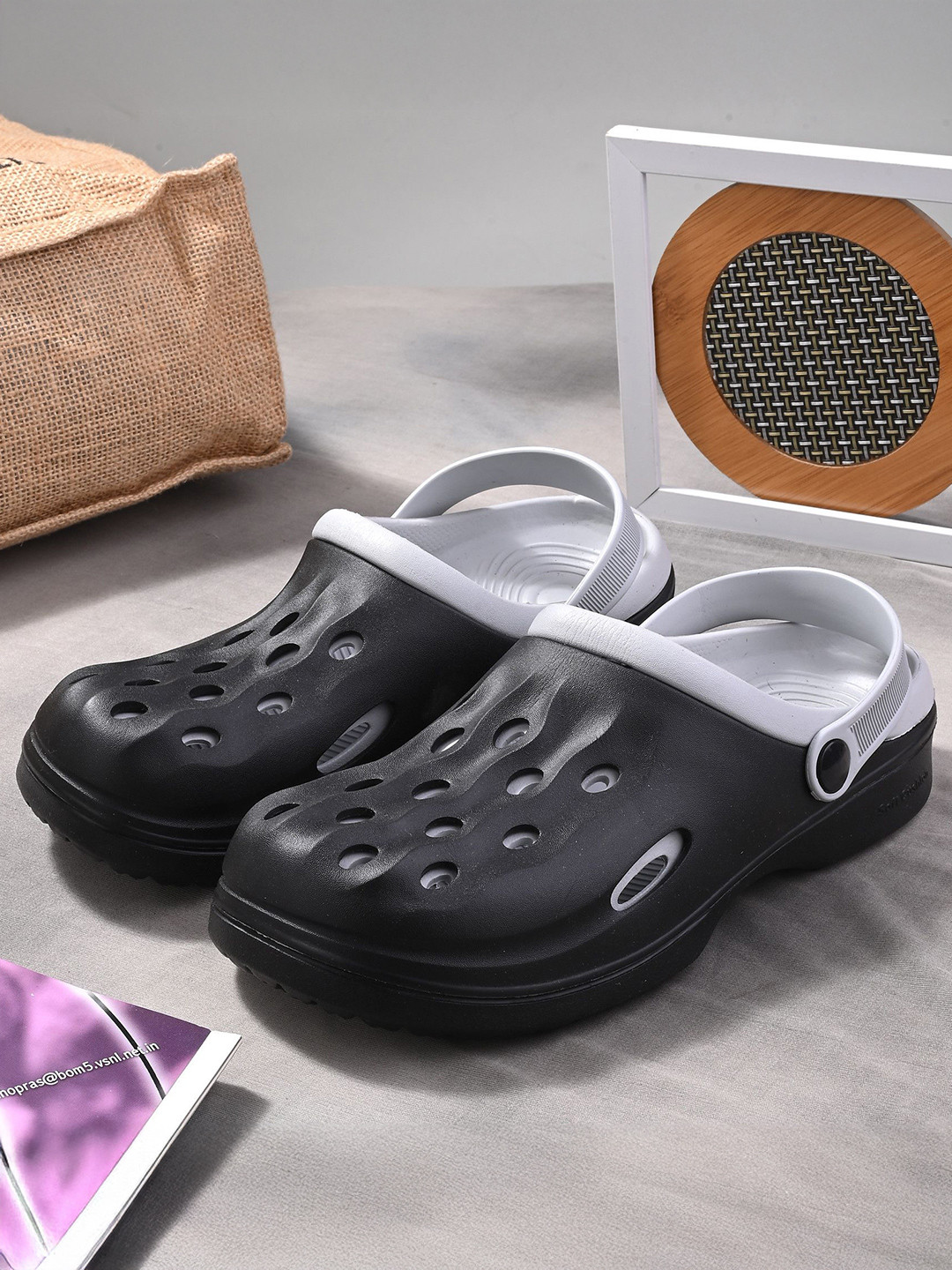 BIRDE Patterned Cushioned Footbed Outsole Clogs