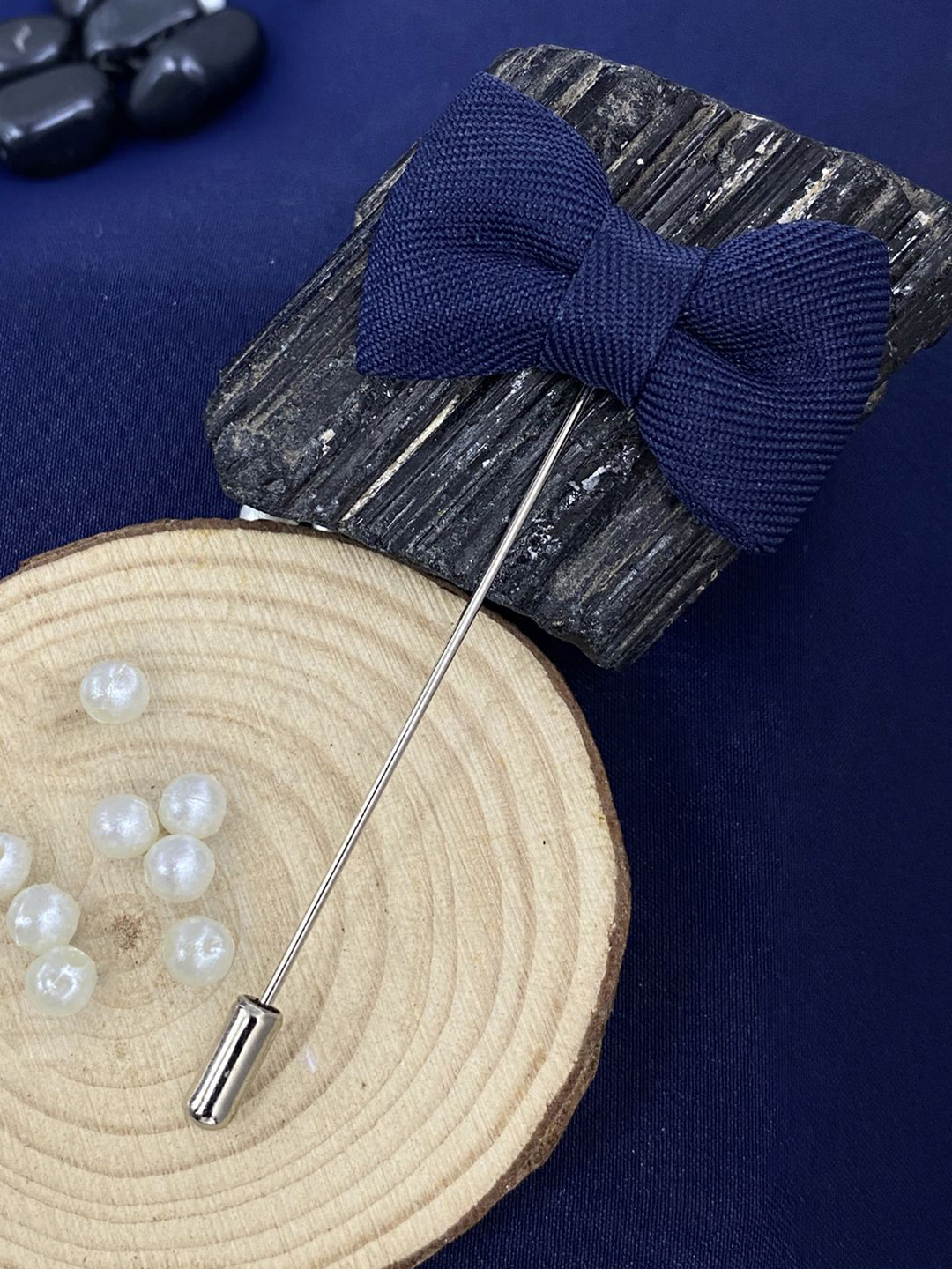 INVICTUS Men Bow Shaped Self Design Minimal Lapel Pin Brooch