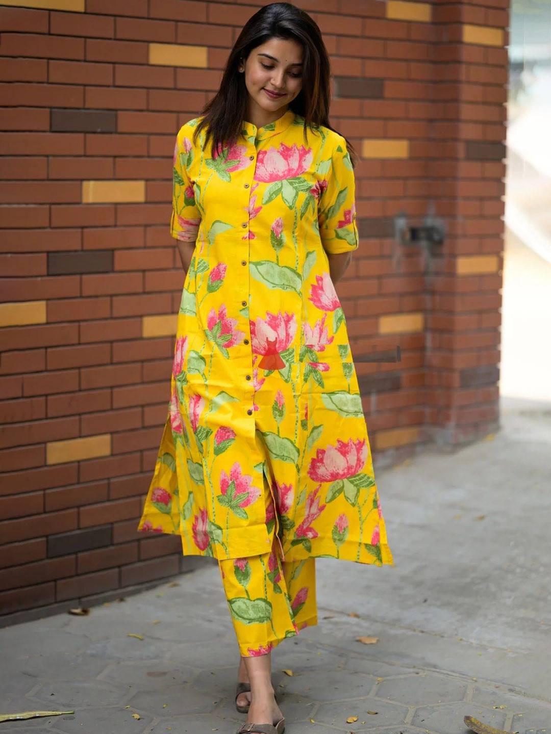 SKYDYEING Women Floral Printed Kurta with Sharara