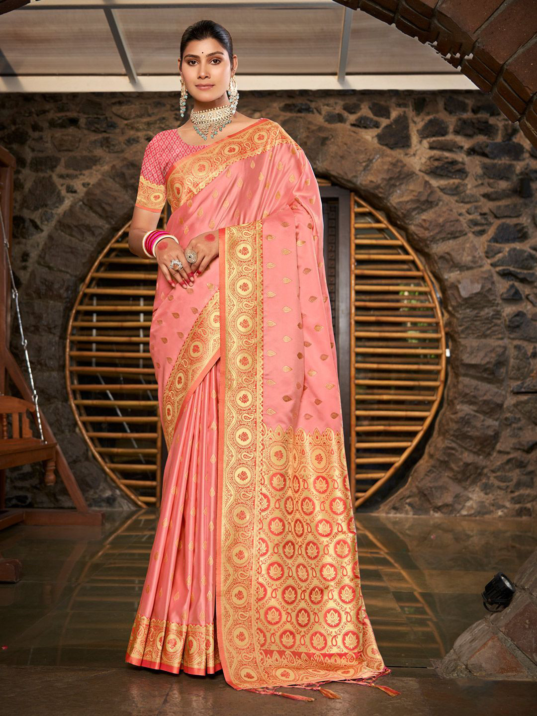 DEVATITHI Ethnic Woven Design Stain Saree