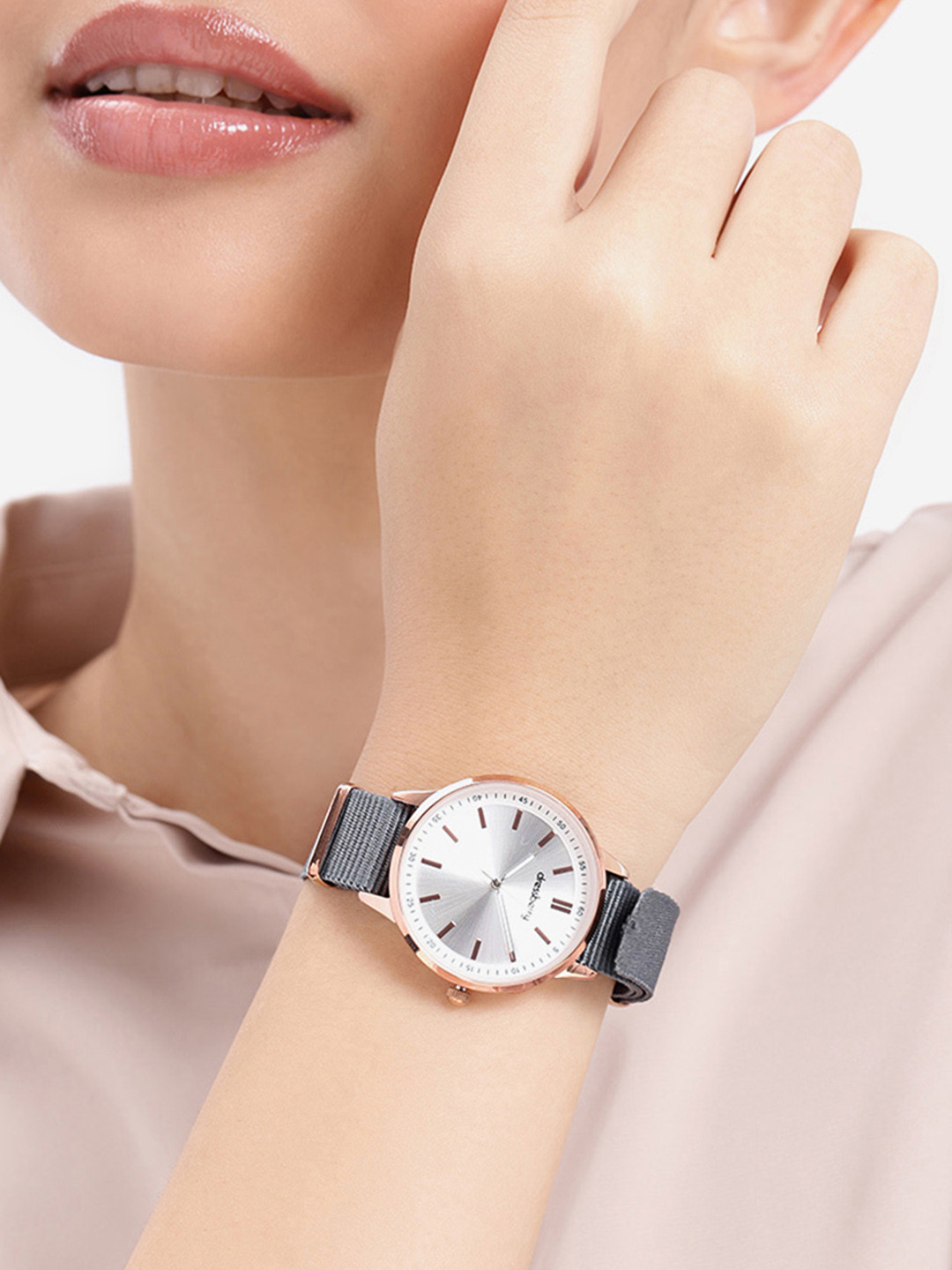 DressBerry Women Textured Dial Analogue Watch UT-A8619-SLR-DB