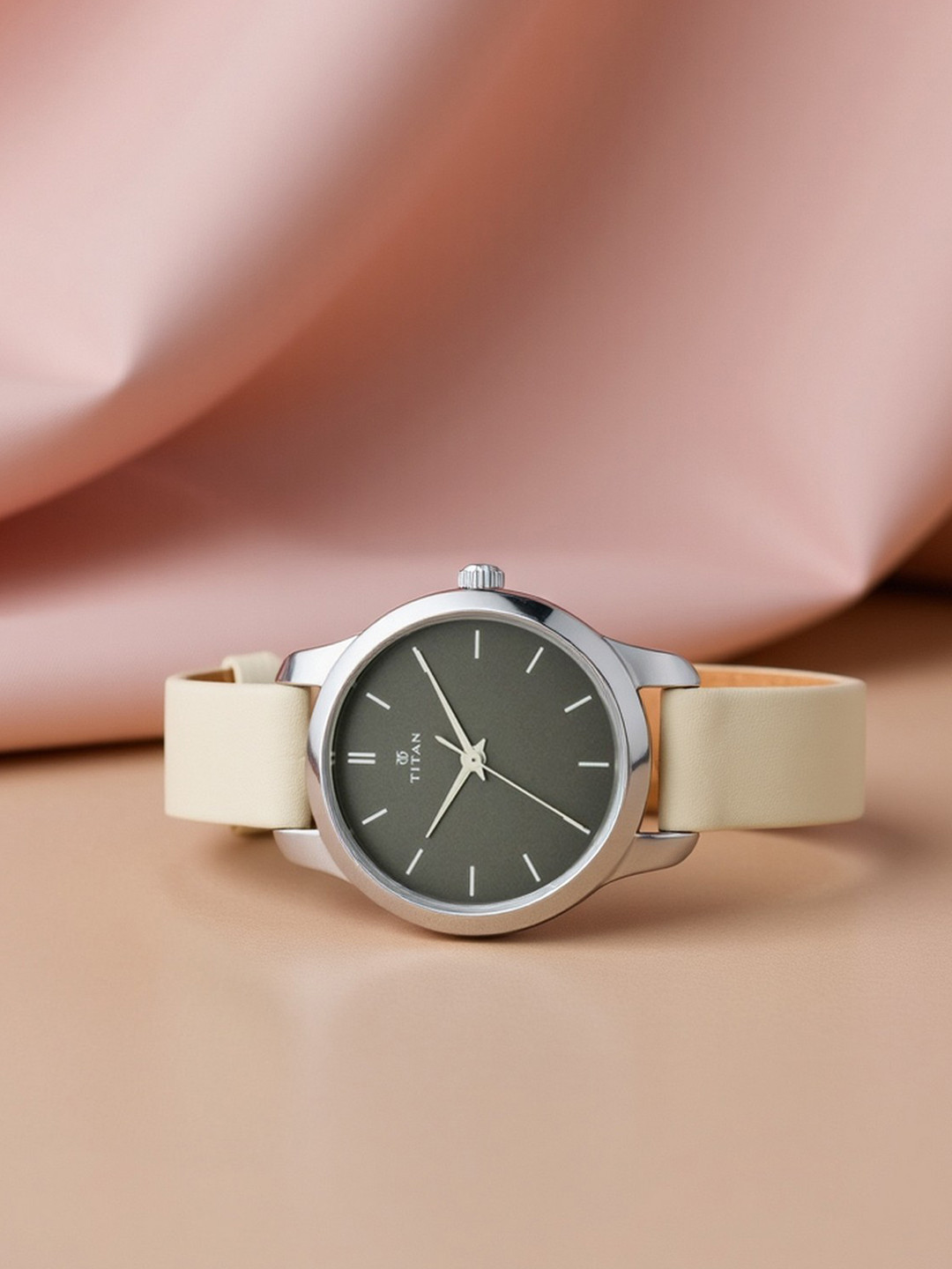 Titan Women Leather Straps Analogue Watch NR2481SL11