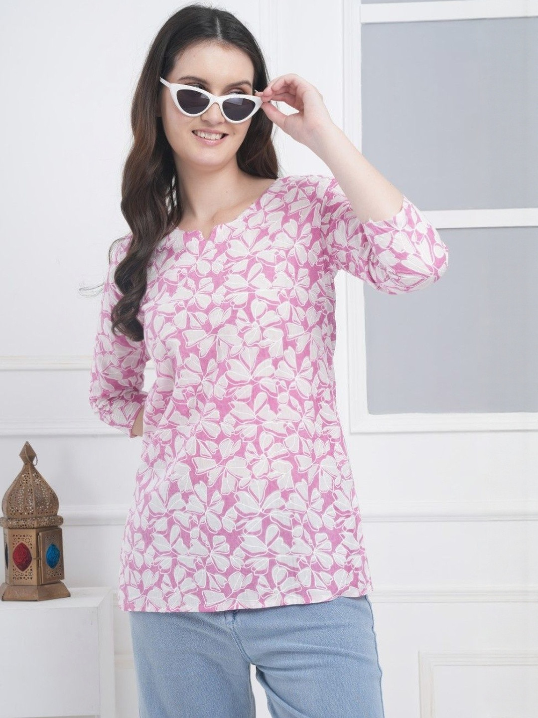 DESIGNER DHAAGE Women Pink & White Floral Printed Round Neck Cotton Kurti