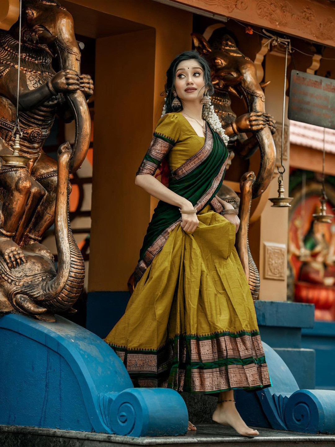 MANMOHITSAREE Ready to Wear Lehenga & Blouse With Dupatta