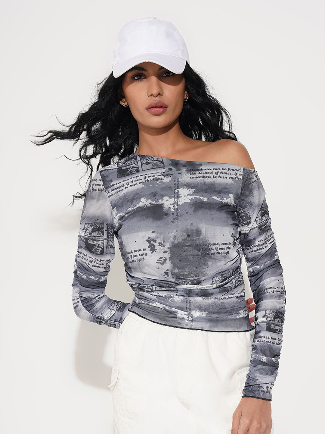 People Asymmetric Neck Printed Fitted Top