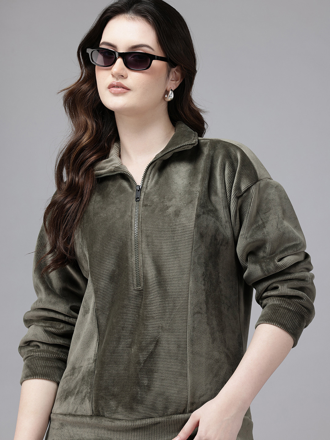 Van Heusen Ribbed Mock Collar Drop-Shoulder Sleeves Velvet Finish Half-Zippered Sweatshirt
