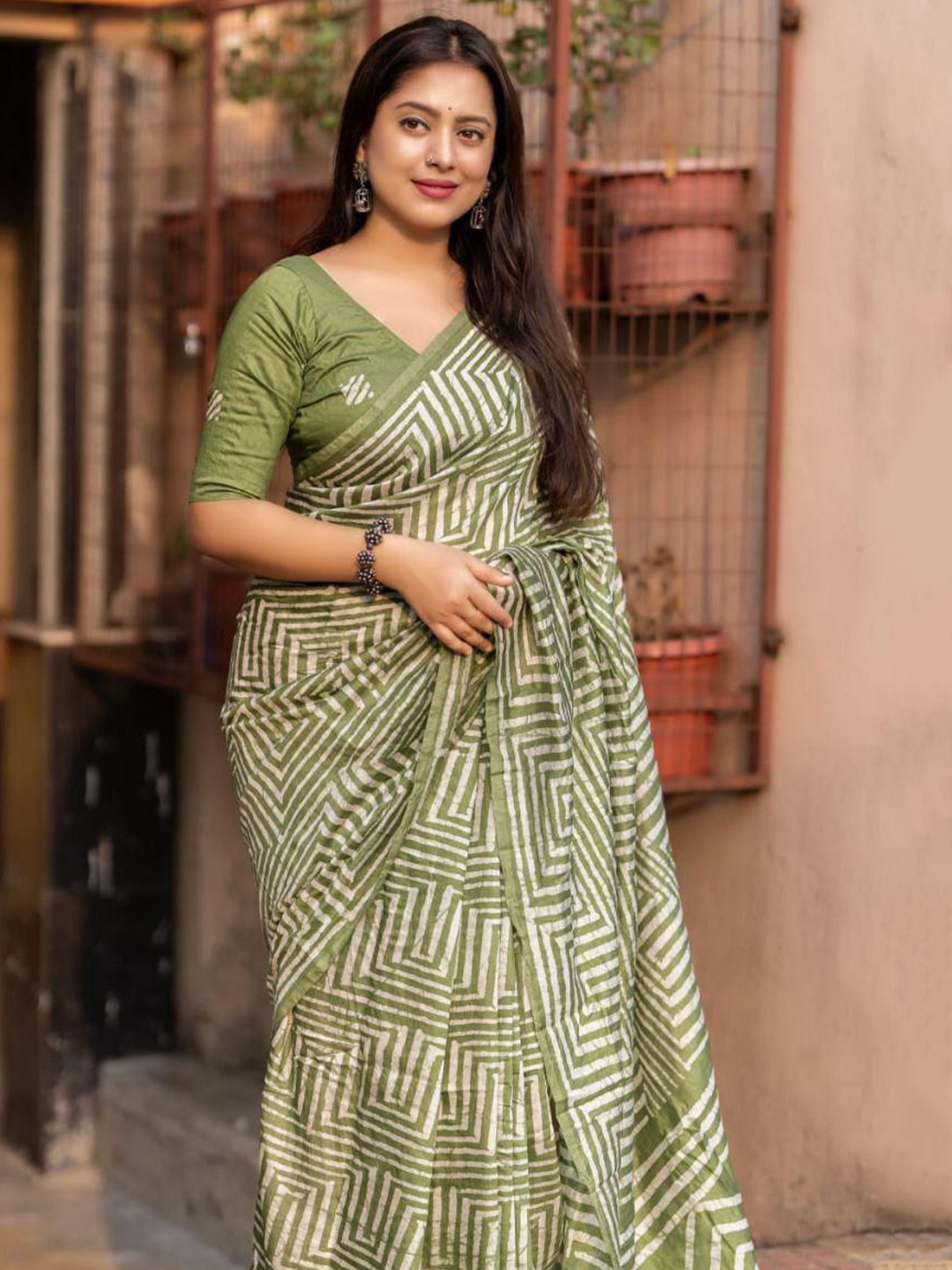 Swaraas Striped Chanderi Saree