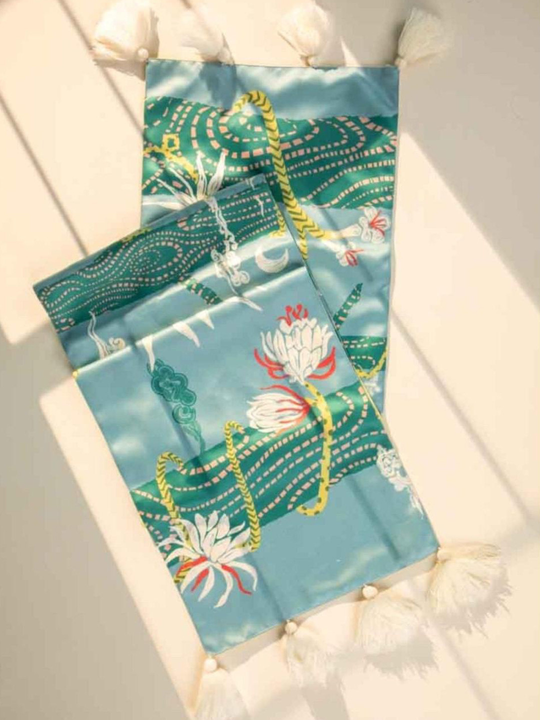 FREEDOM TREE Blue Printed Anti Skid Table Runner