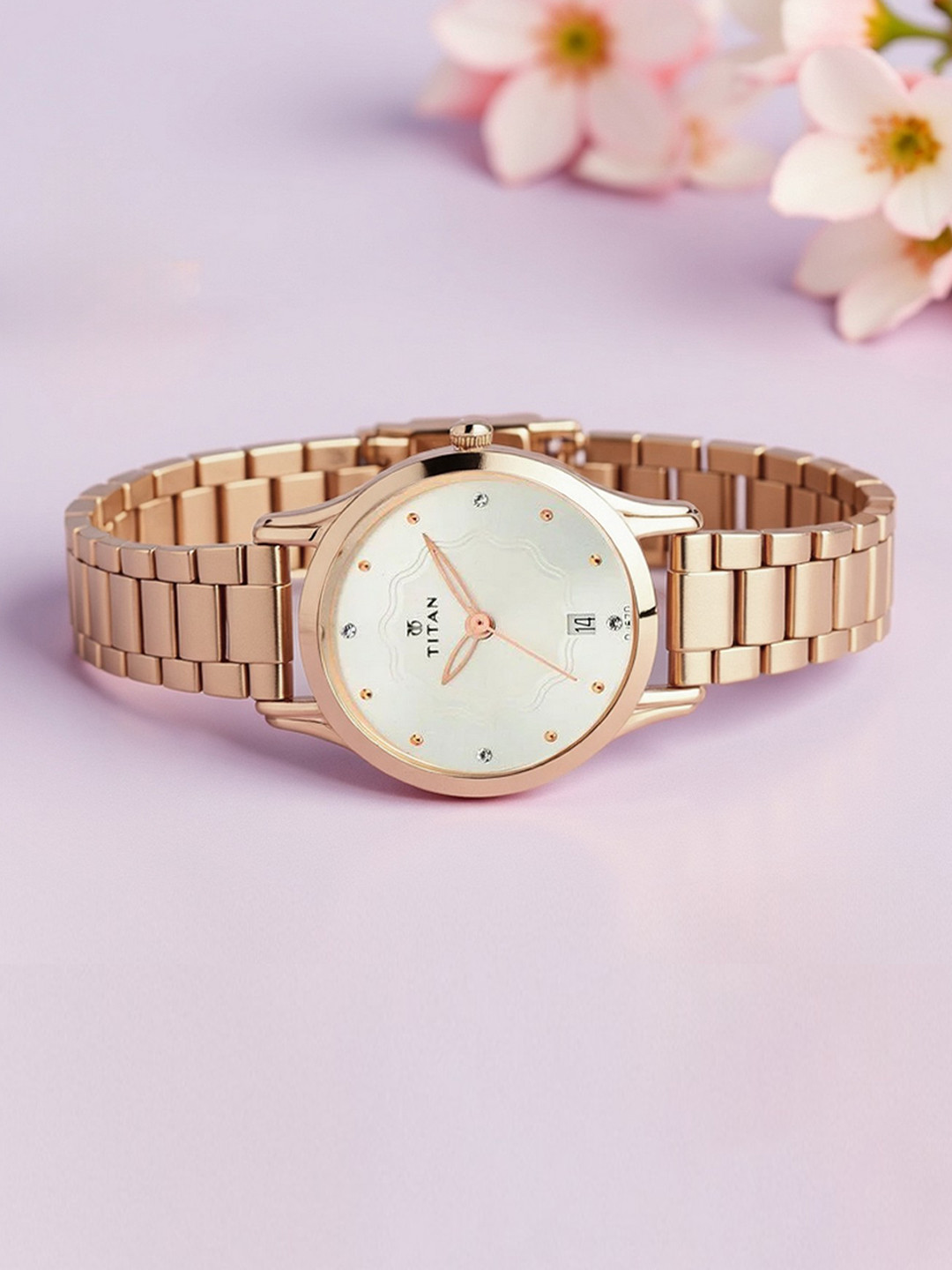Titan Women Cream-Coloured & Gold-Toned Analogue Watch