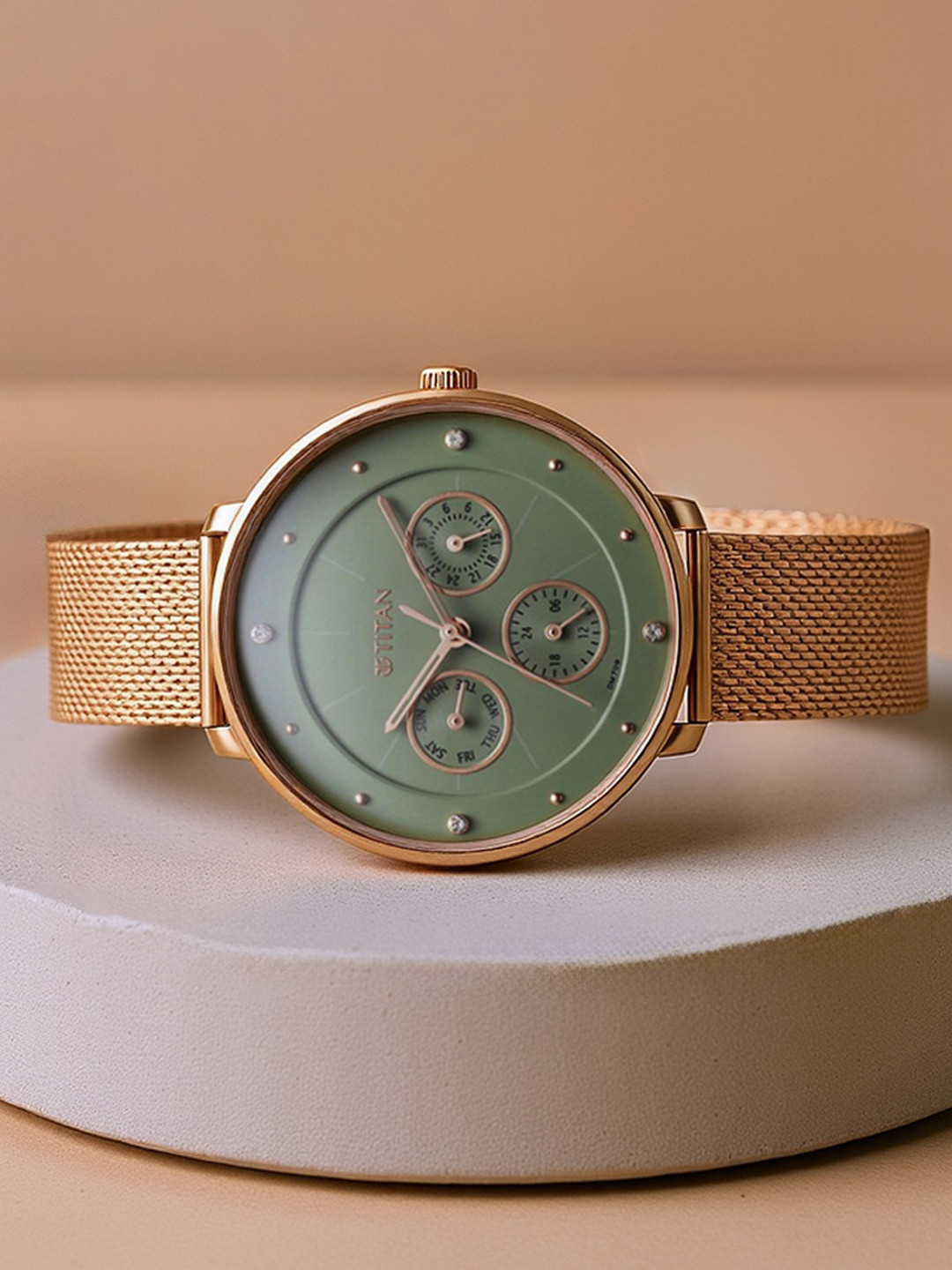Titan Women Brass Embellished Dial & Bracelet Style Straps Analogue Watch 2651WM05