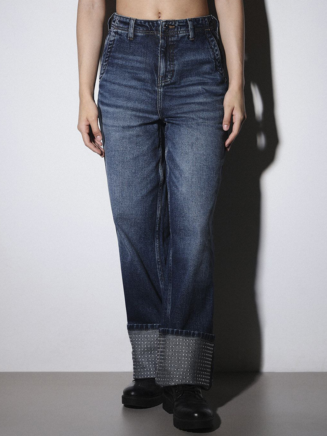 ONLY Women Straight Fit Mid-Rise Light Fade Embellished Jeans