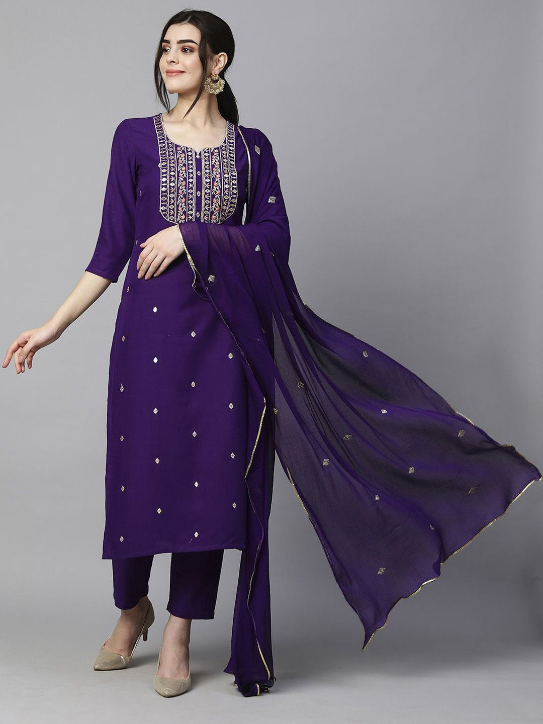 TANHAJI FAB Women Floral Embroidered Round Neck Kurta with Trousers & Dupatta