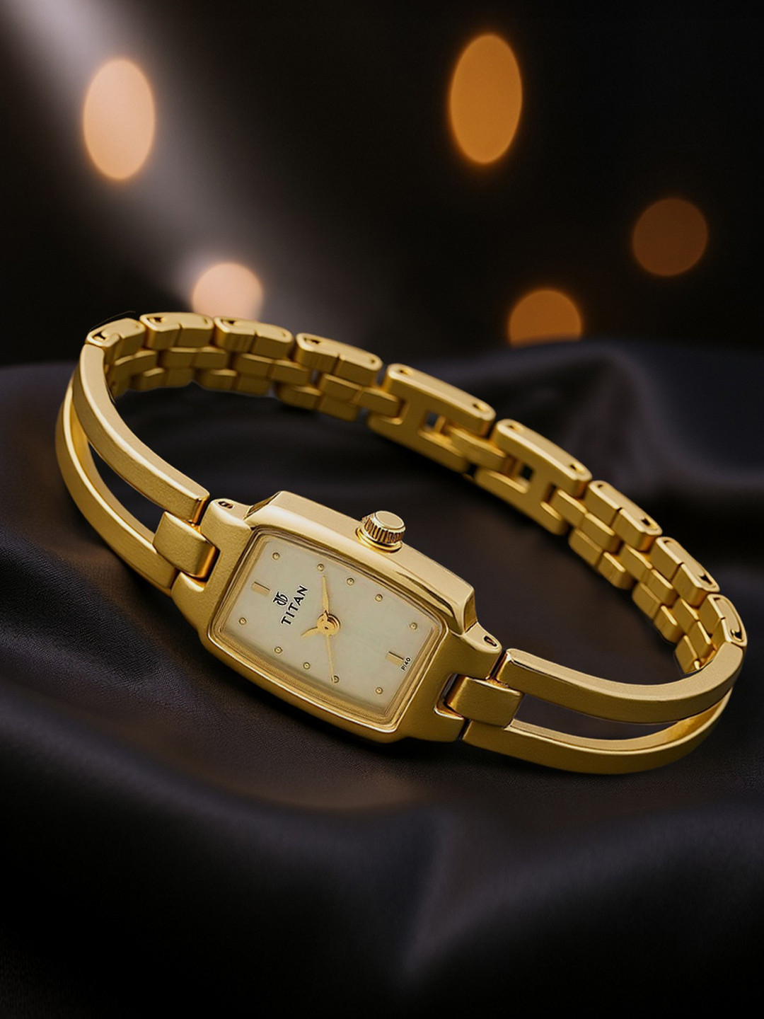 Titan Women Silver-toned Dial Watch NB2131YM04