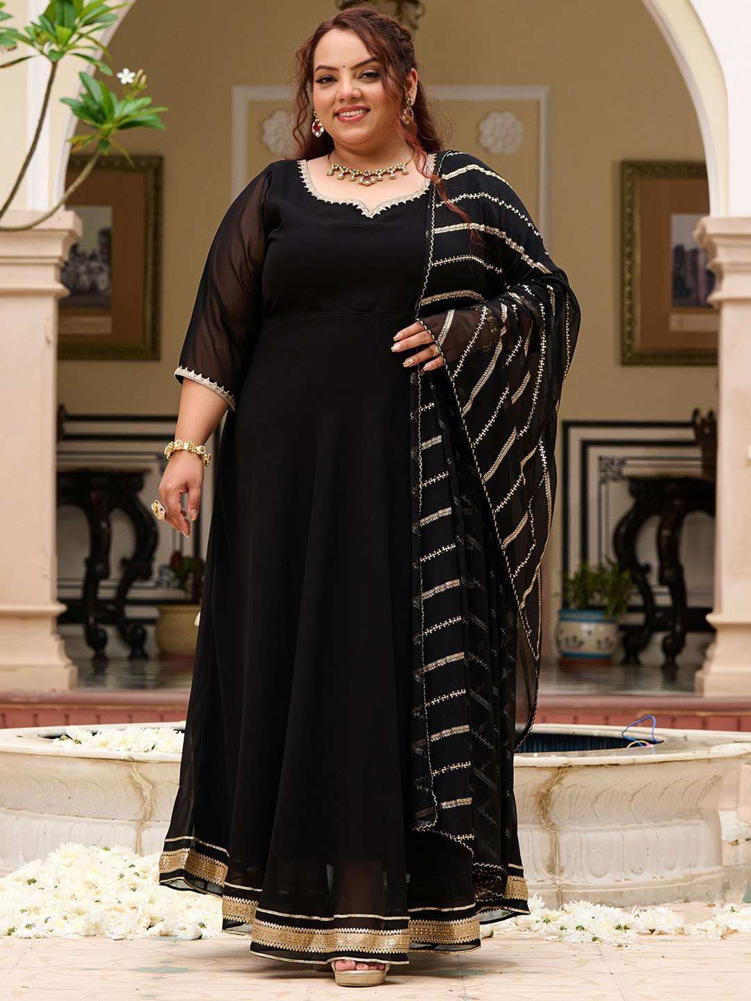 PrettyPlus by Desinoor.com Women Solid A-Line Plus Size Kurta With Gold Foil Dupatta