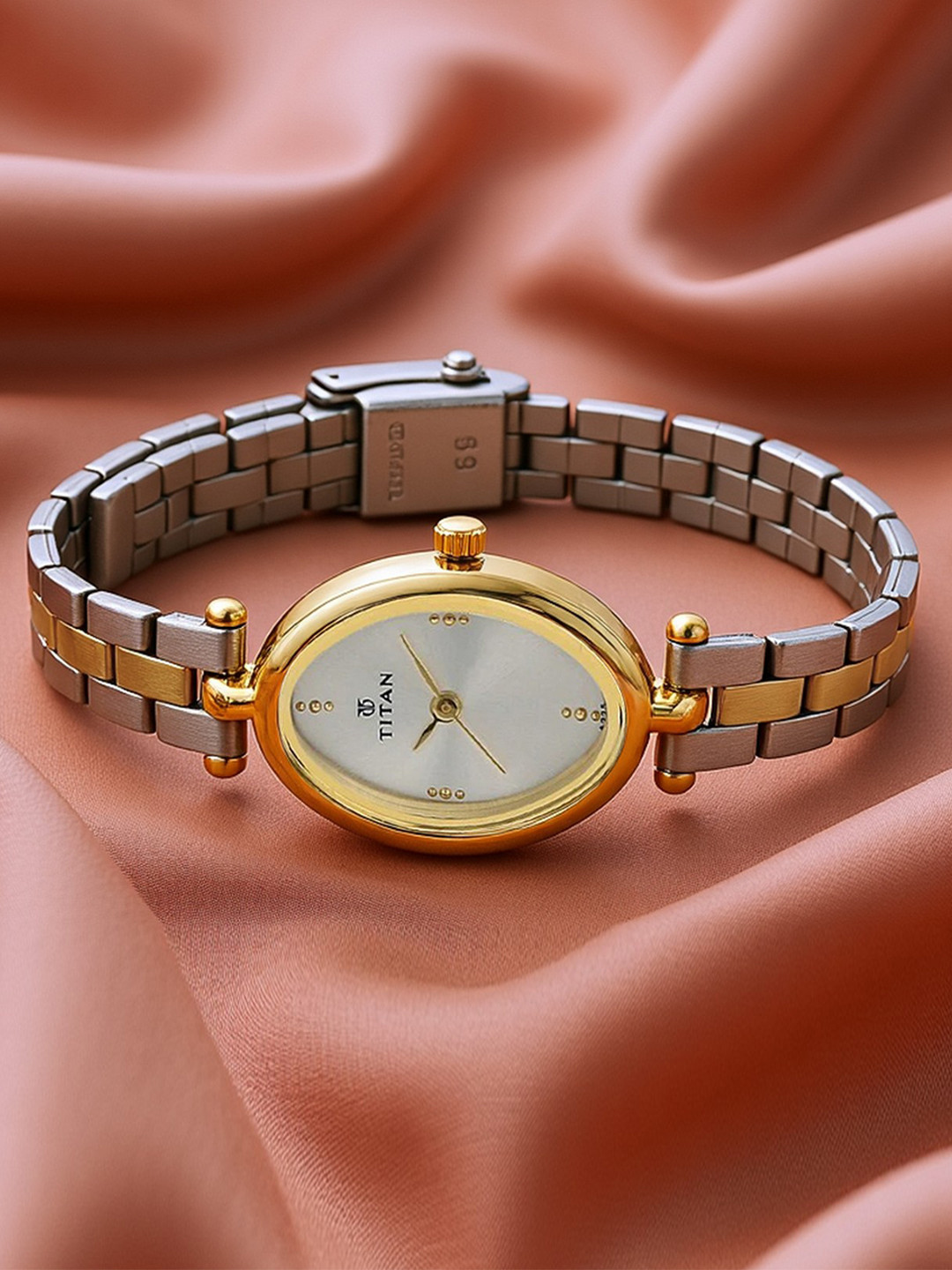 Titan Karishma Upgrades Women White Analogue watch NL2418BM01