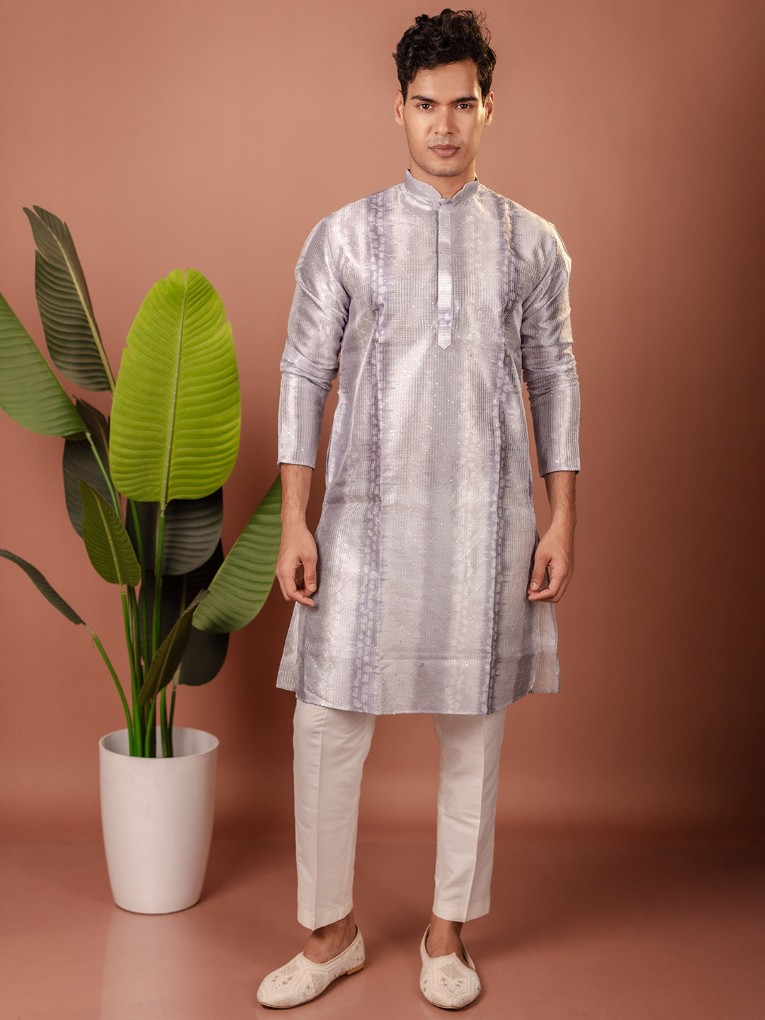 SUUTRAA BY SG Men Regular Pure Silk Kurta With Pyjamas Kurta Sets