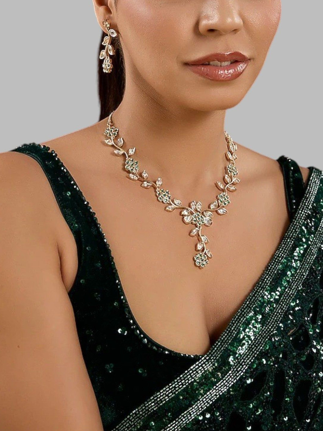 AURAA TRENDS Women Gold-Plated Green & White Floral Kundan Necklace & Earrings Set